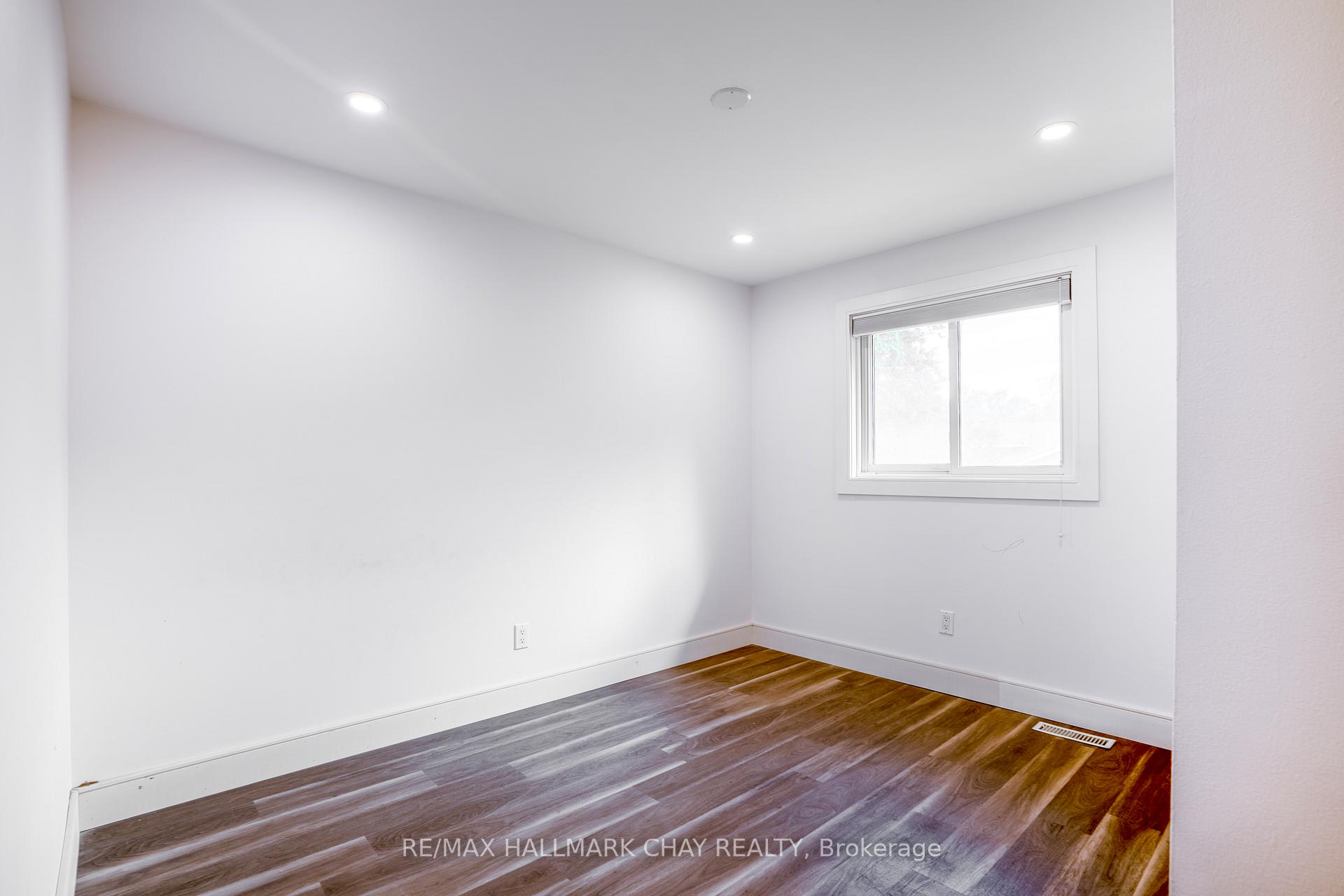 Photo 13 of 72 Jane Crescent, Barrie, Allandale Heights — HOMEH