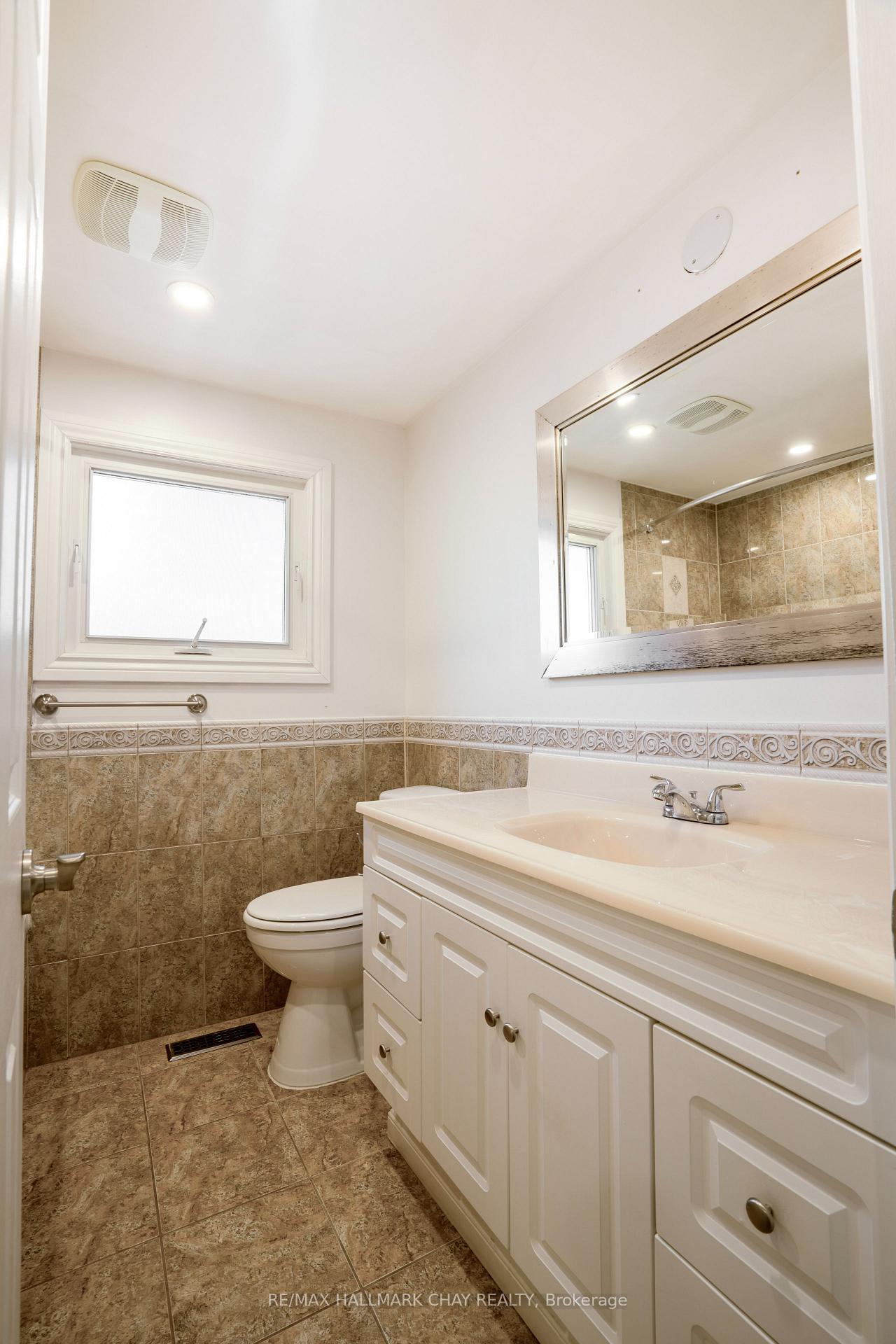 Photo 25 of 72 Jane Crescent, Barrie, Allandale Heights — HOMEH