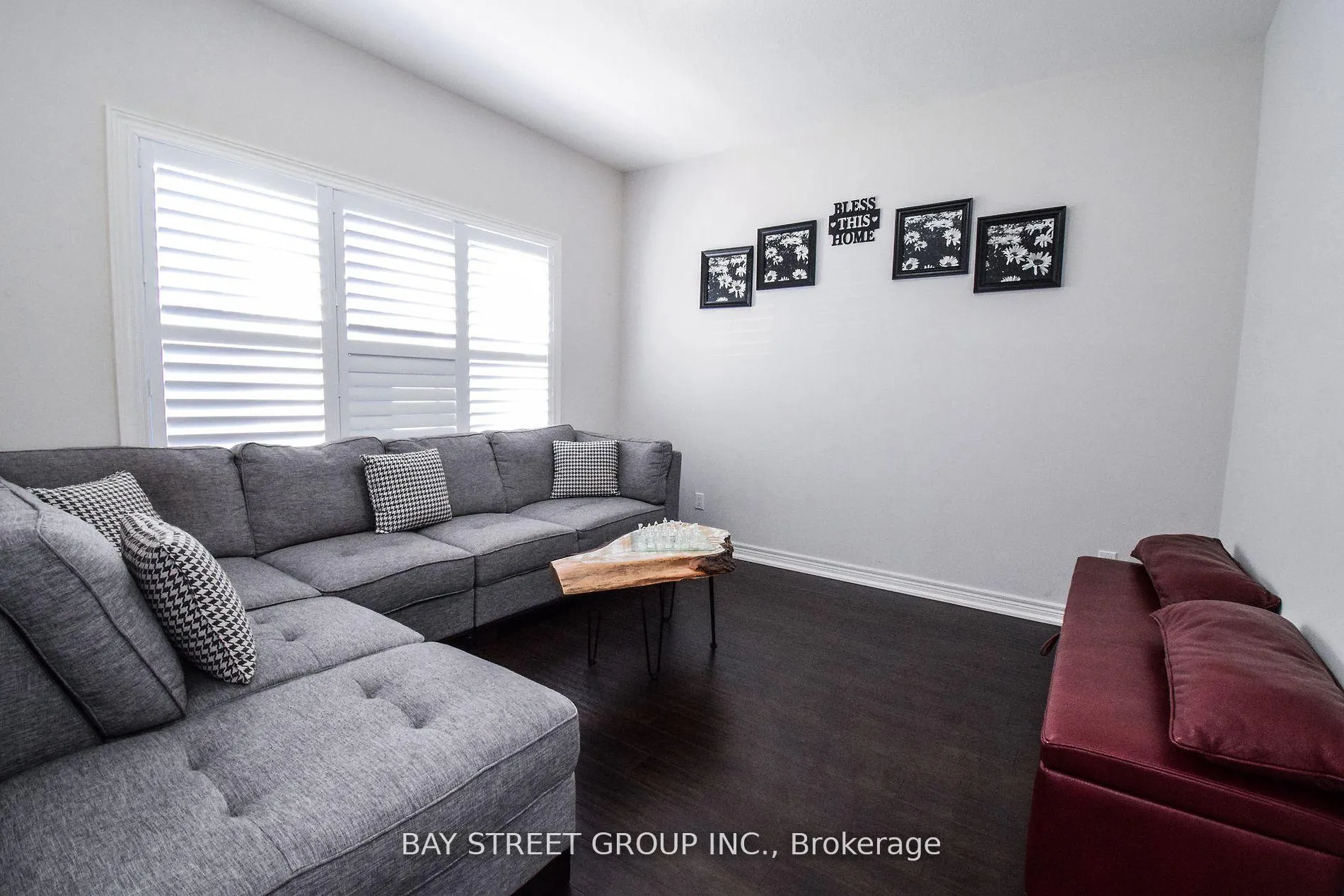 Photo 3 of 490 Silverwood Avenue, Welland, Coyle Creek — HOMEH