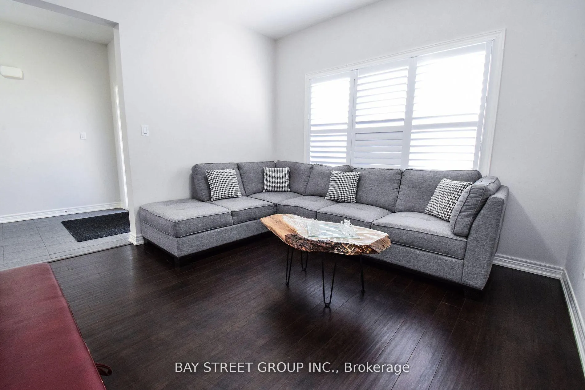 Photo 4 of 490 Silverwood Avenue, Welland, Coyle Creek — HOMEH