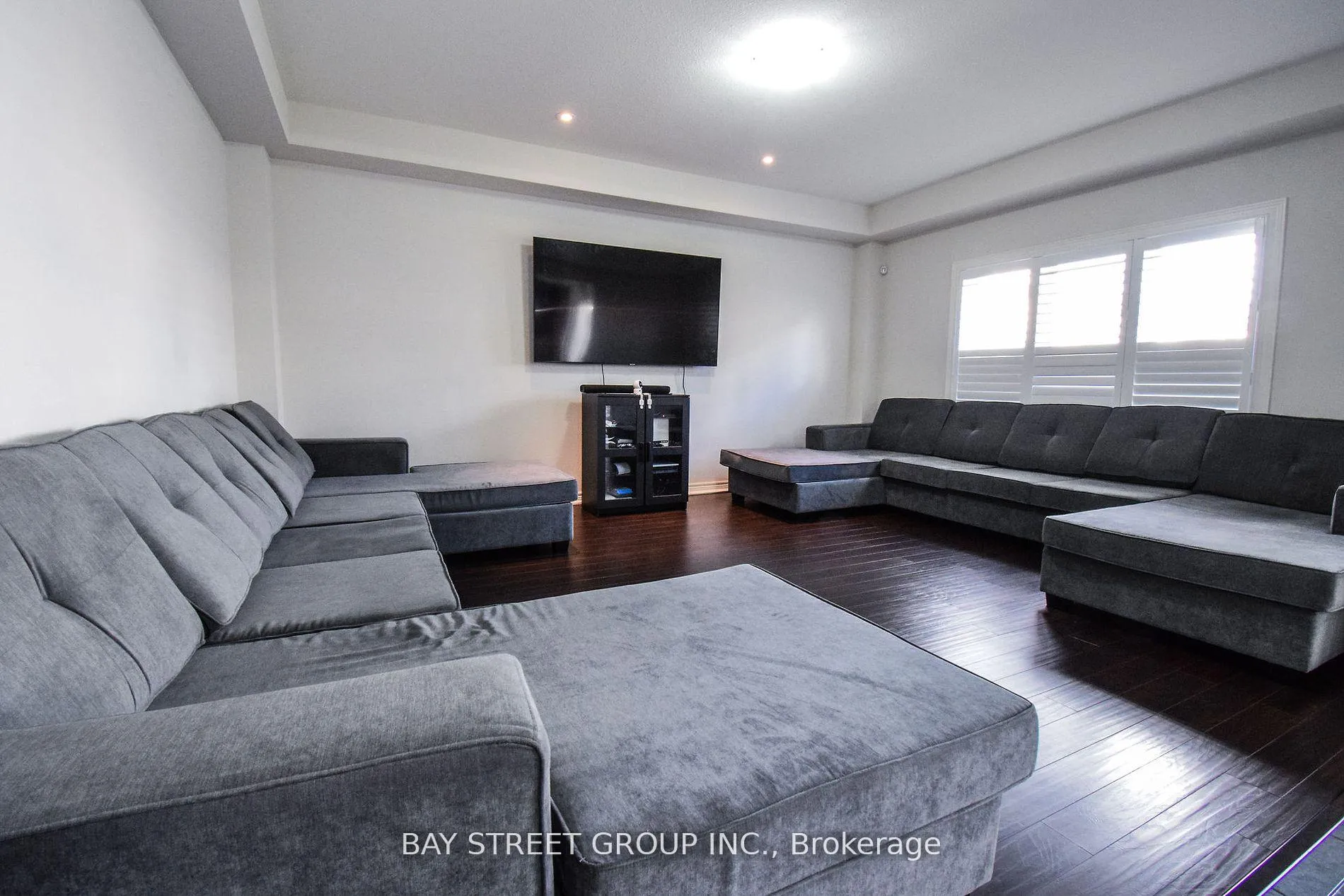Photo 8 of 490 Silverwood Avenue, Welland, Coyle Creek — HOMEH