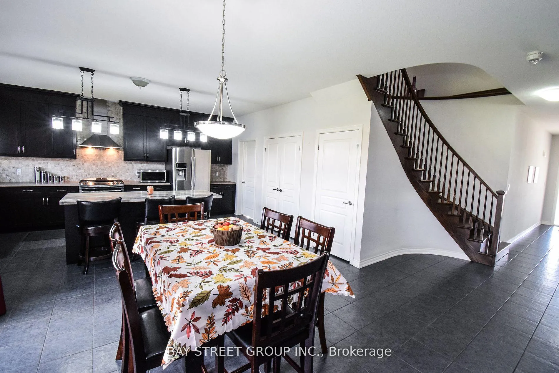 Photo 9 of 490 Silverwood Avenue, Welland, Coyle Creek — HOMEH