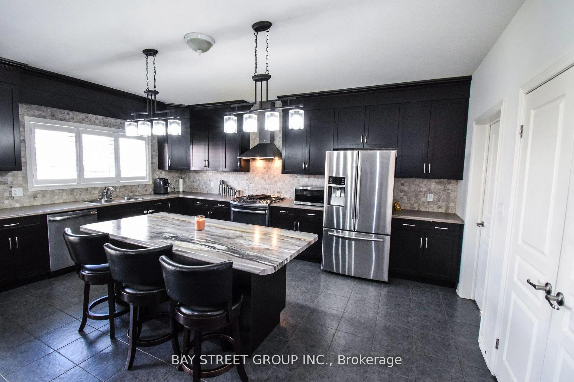 Photo 11 of 490 Silverwood Avenue, Welland, Coyle Creek — HOMEH