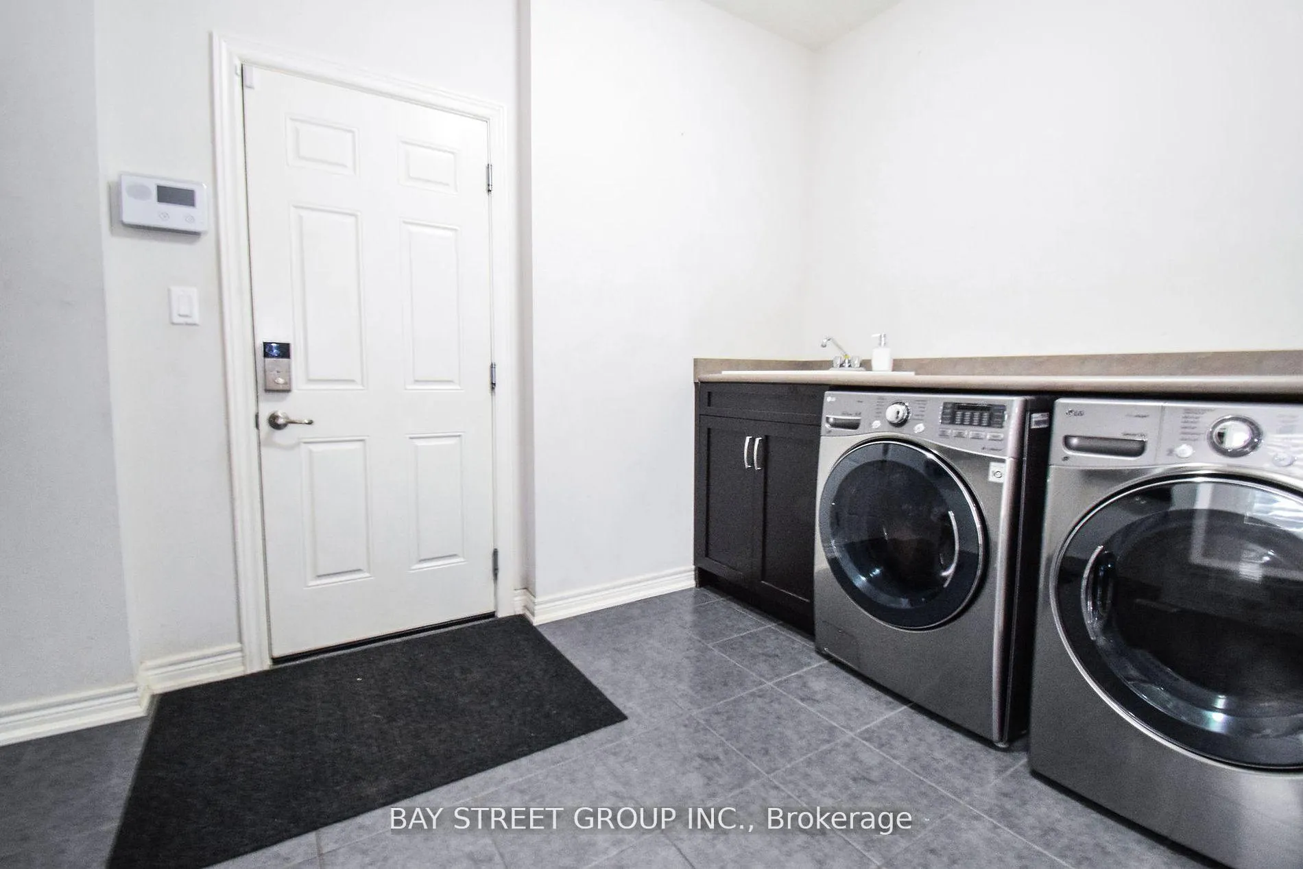 Photo 13 of 490 Silverwood Avenue, Welland, Coyle Creek — HOMEH
