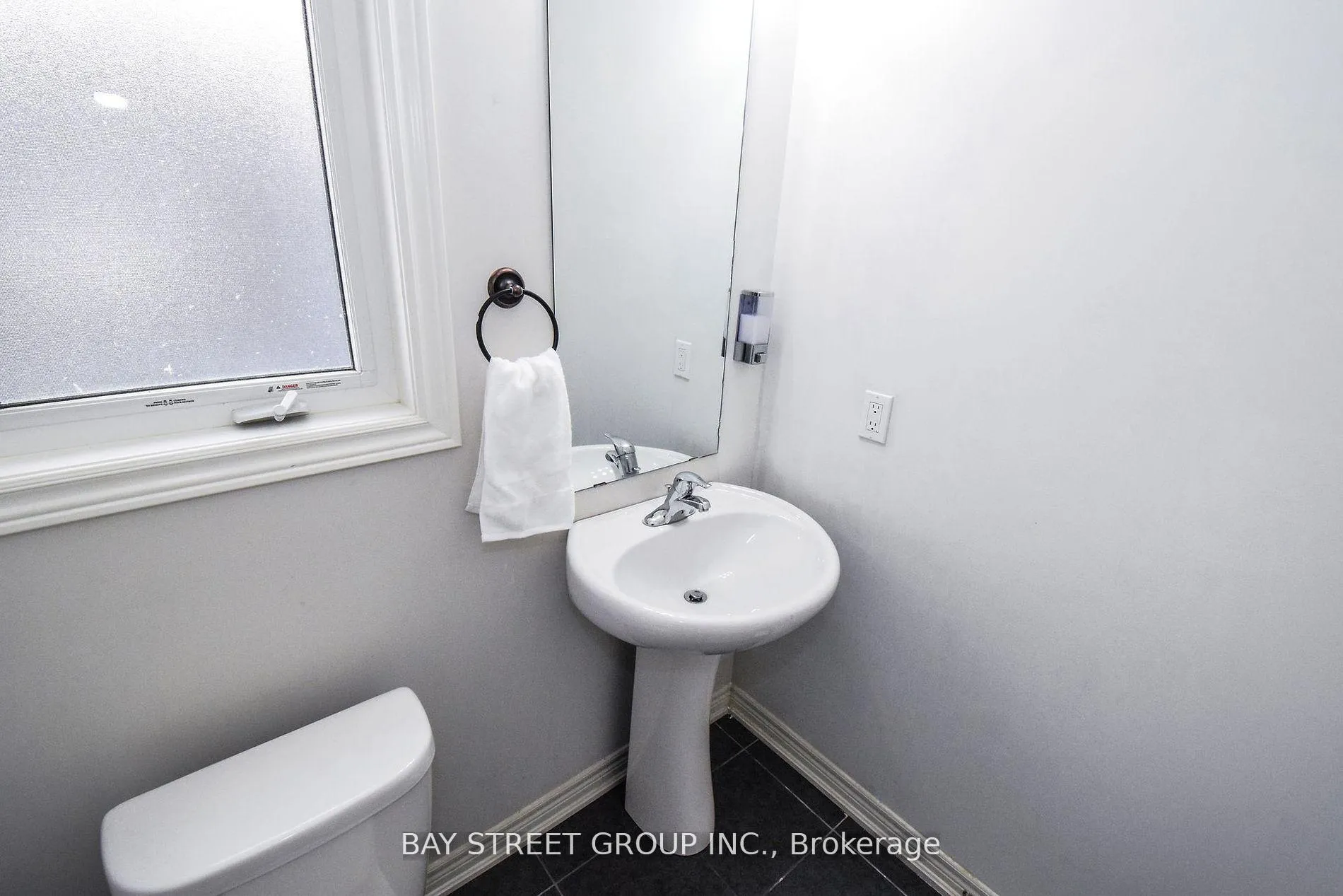 Photo 14 of 490 Silverwood Avenue, Welland, Coyle Creek — HOMEH