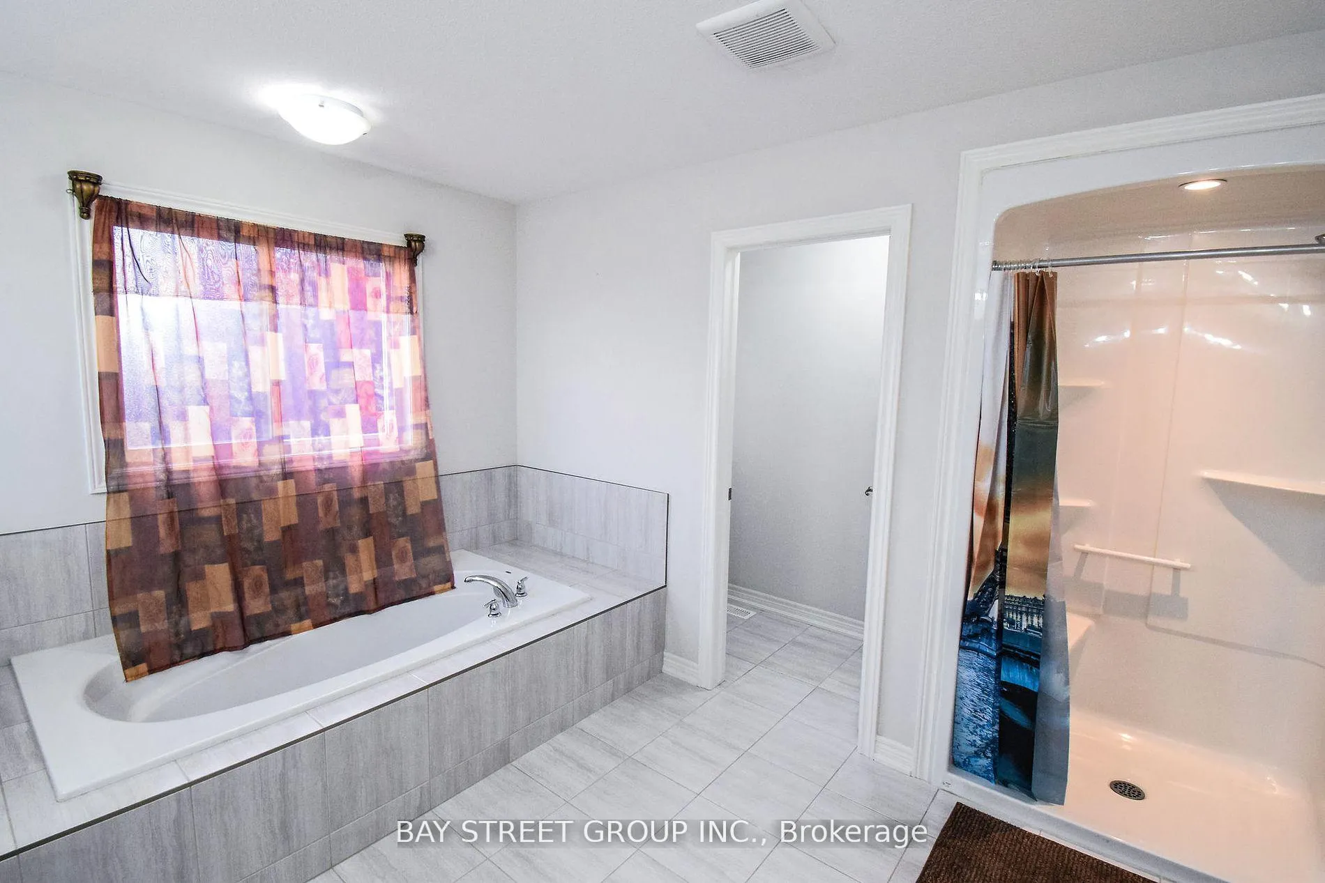 Photo 21 of 490 Silverwood Avenue, Welland, Coyle Creek — HOMEH