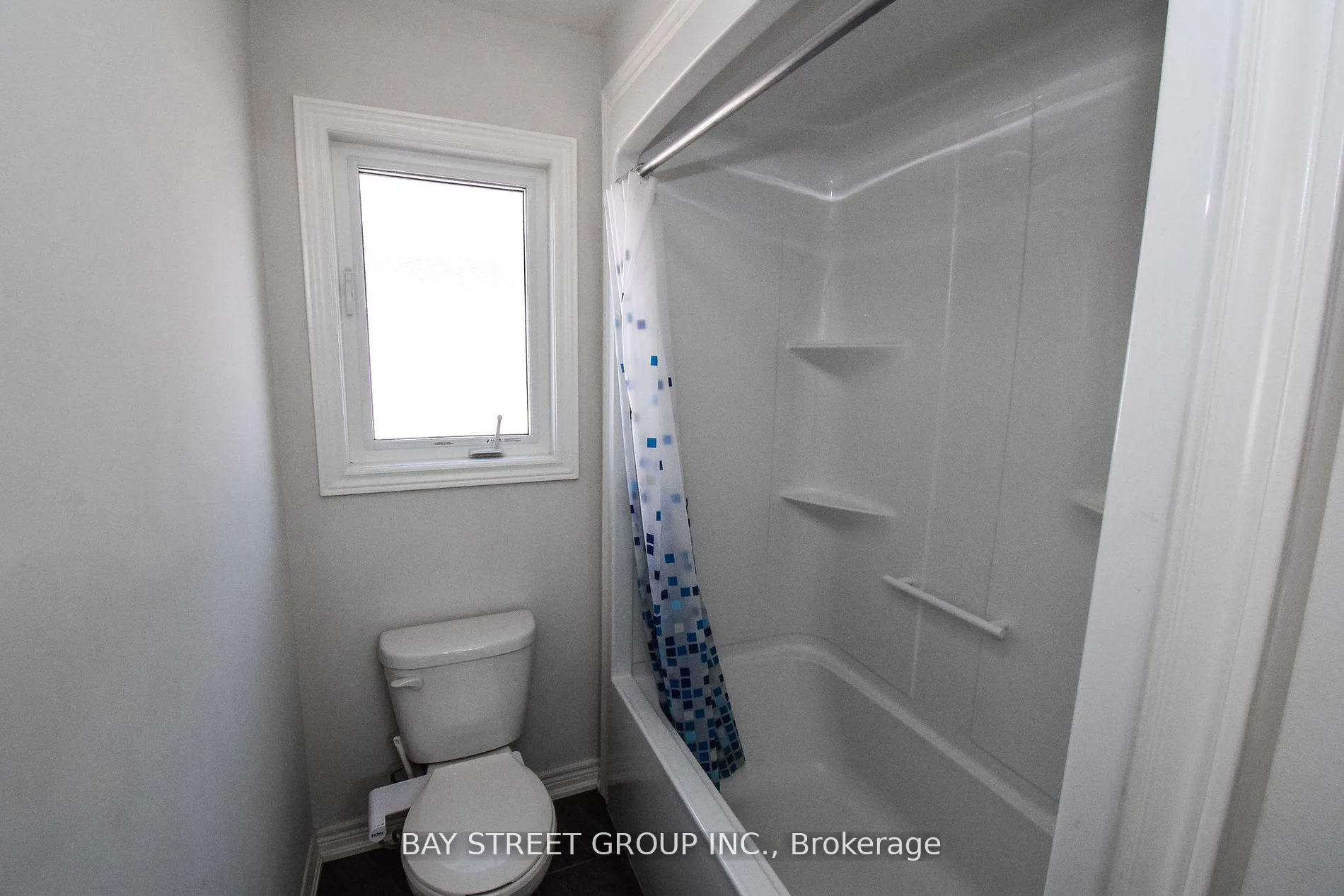 Photo 26 of 490 Silverwood Avenue, Welland, Coyle Creek — HOMEH