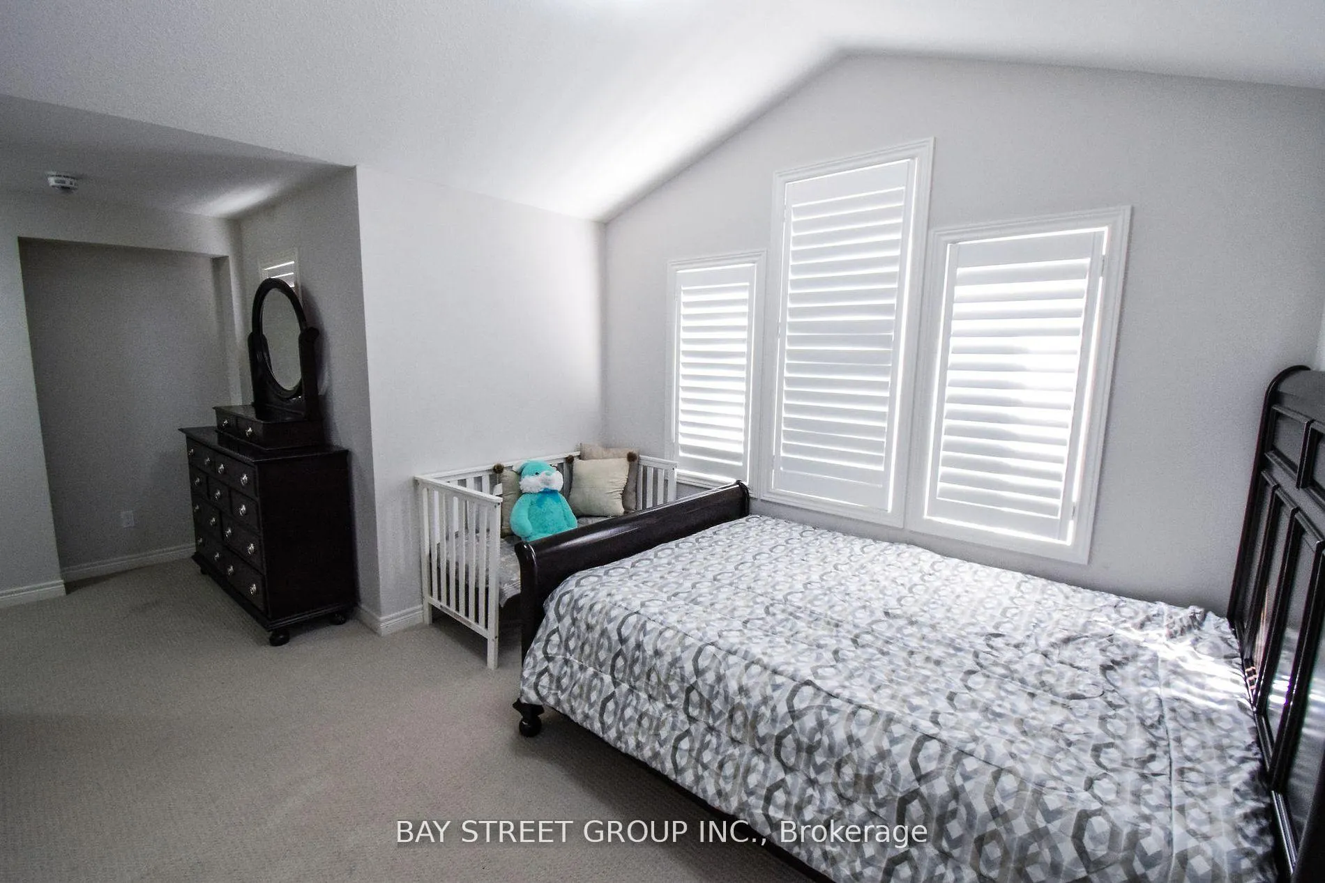 Photo 28 of 490 Silverwood Avenue, Welland, Coyle Creek — HOMEH