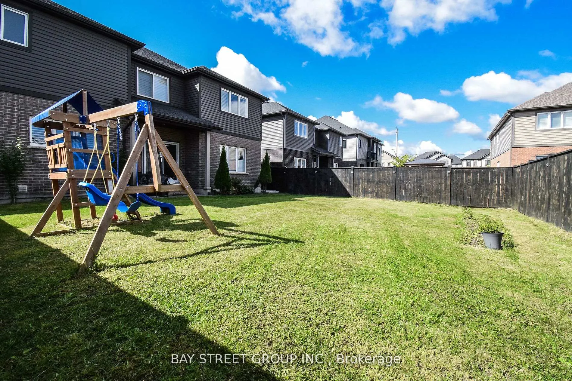 Photo 34 of 490 Silverwood Avenue, Welland, Coyle Creek — HOMEH