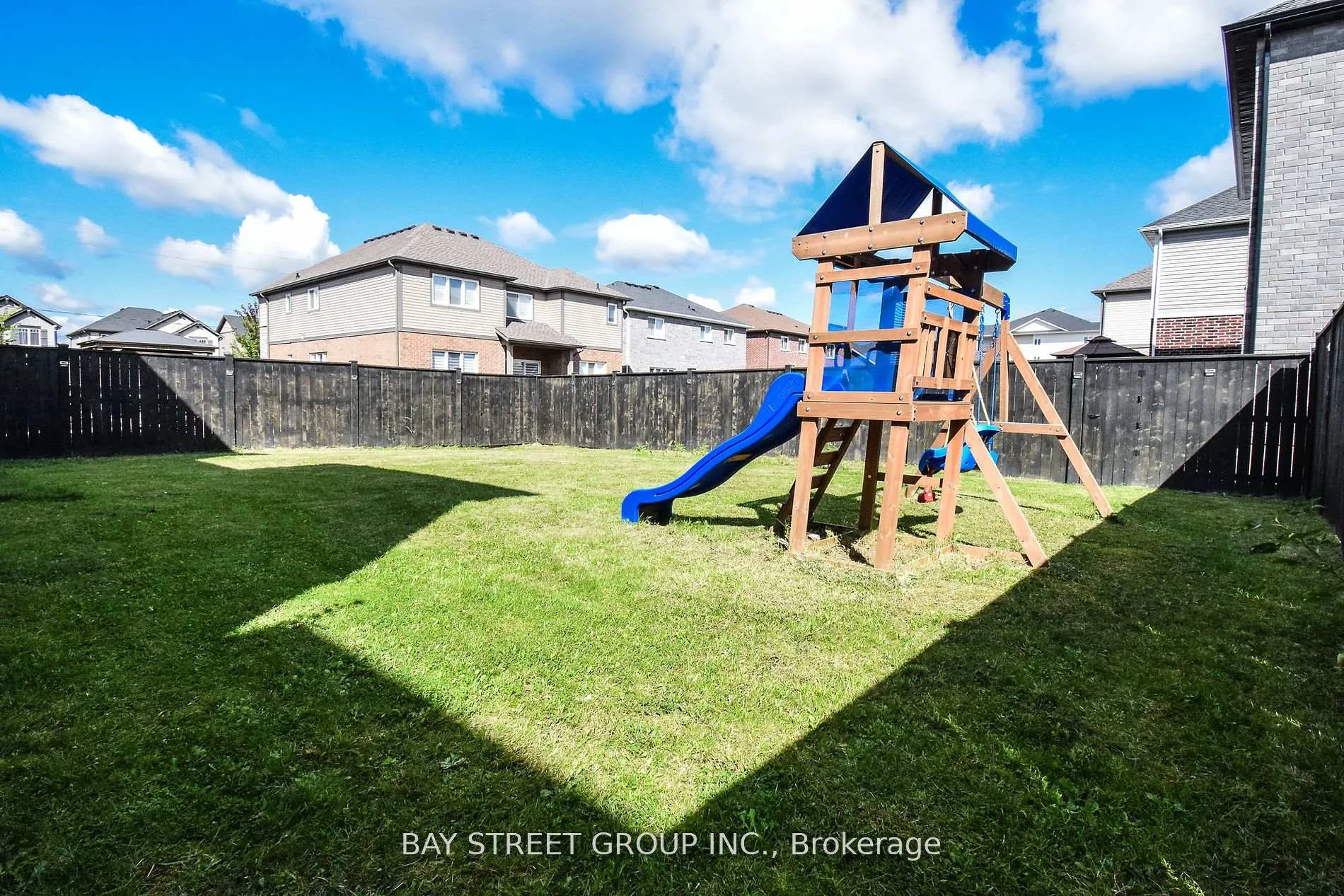 Photo 35 of 490 Silverwood Avenue, Welland, Coyle Creek — HOMEH