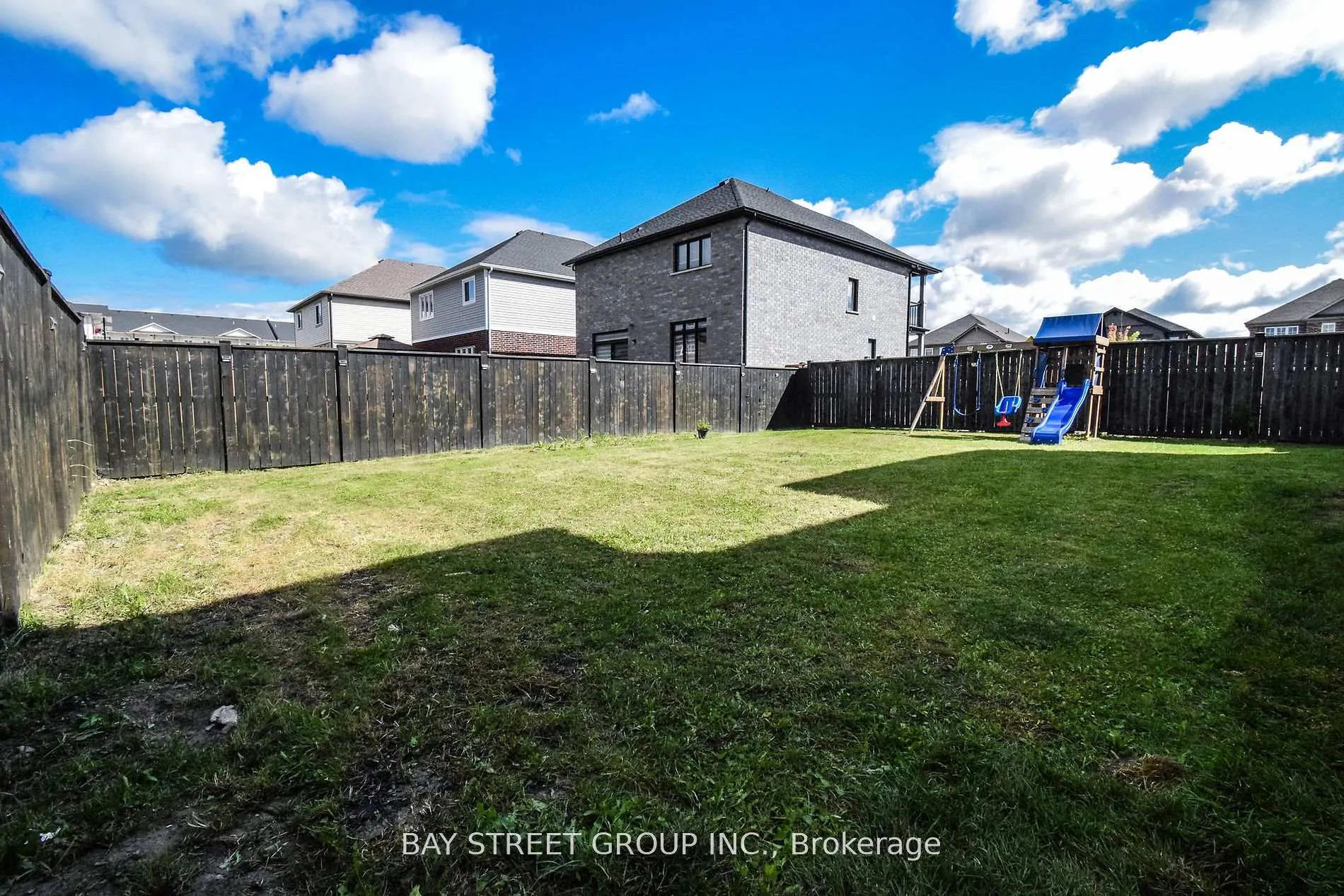 Photo 36 of 490 Silverwood Avenue, Welland, Coyle Creek — HOMEH