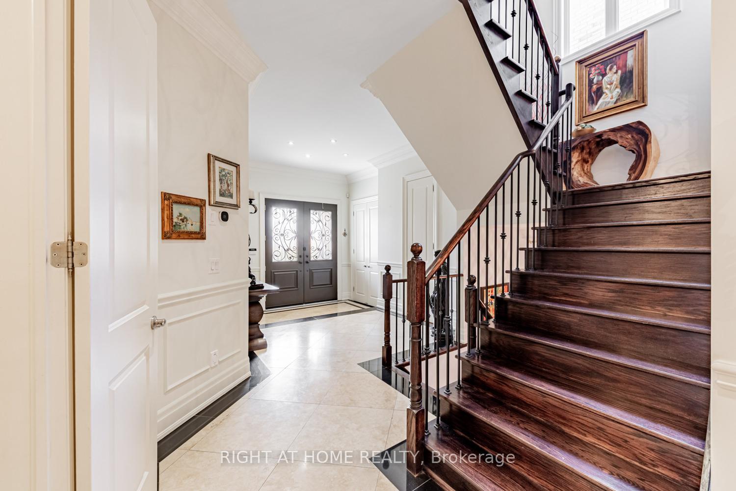 Photo 5 of 82 Rivermill Crescent, Vaughan, Patterson — HOMEH