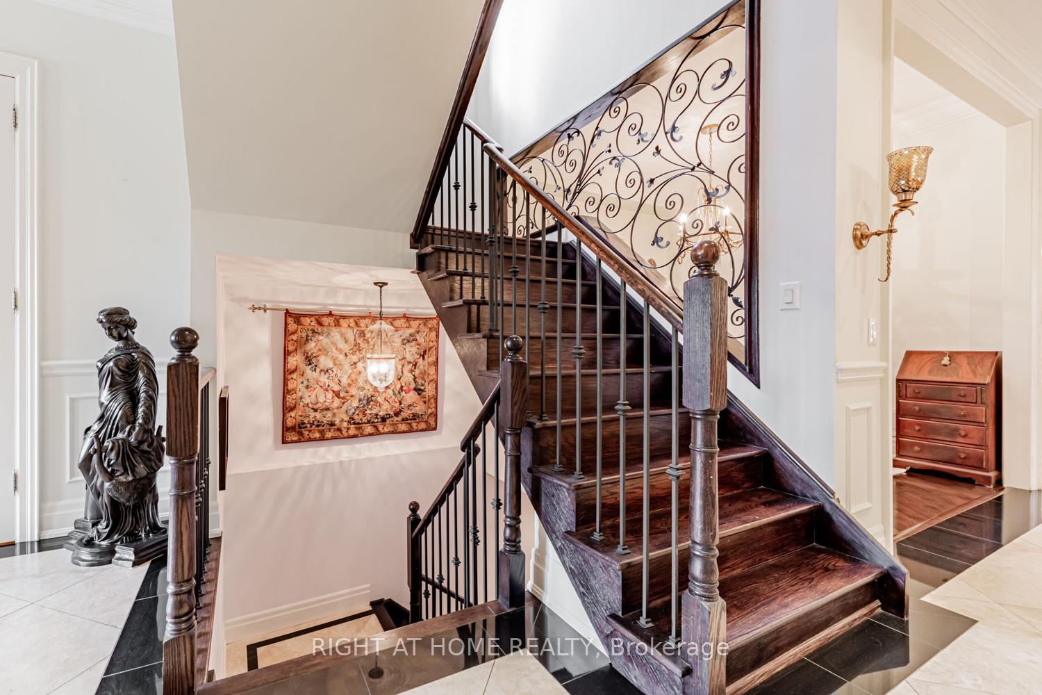 Photo 6 of 82 Rivermill Crescent, Vaughan, Patterson — HOMEH