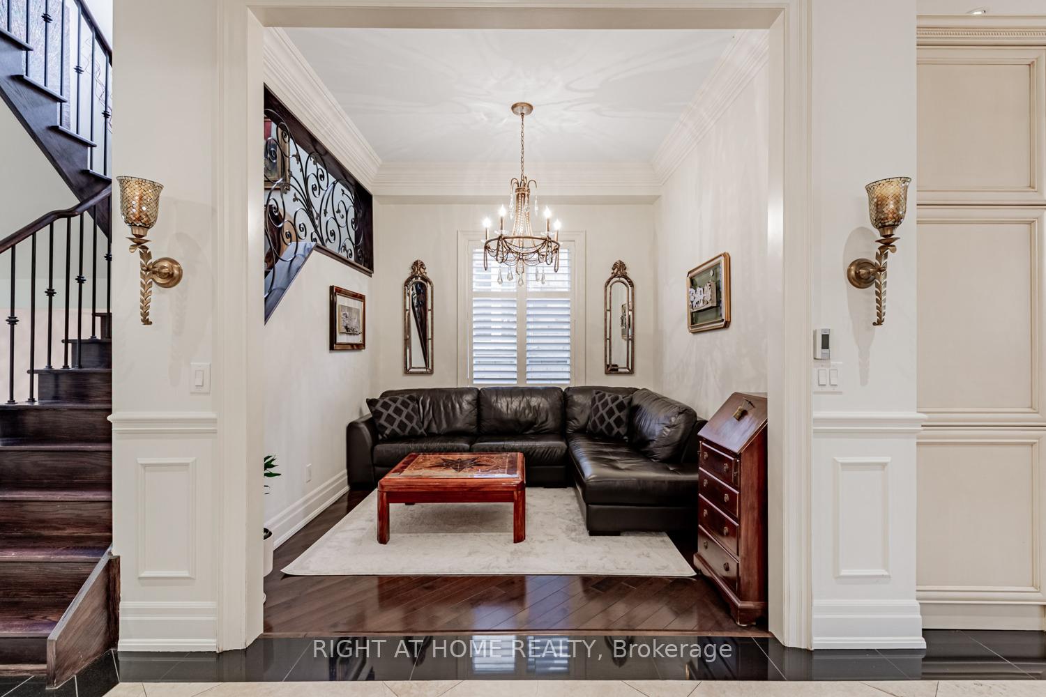 Photo 7 of 82 Rivermill Crescent, Vaughan, Patterson — HOMEH