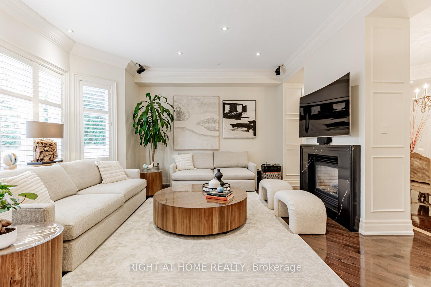 Photo 10 of 82 Rivermill Crescent, Vaughan, Patterson — HOMEH