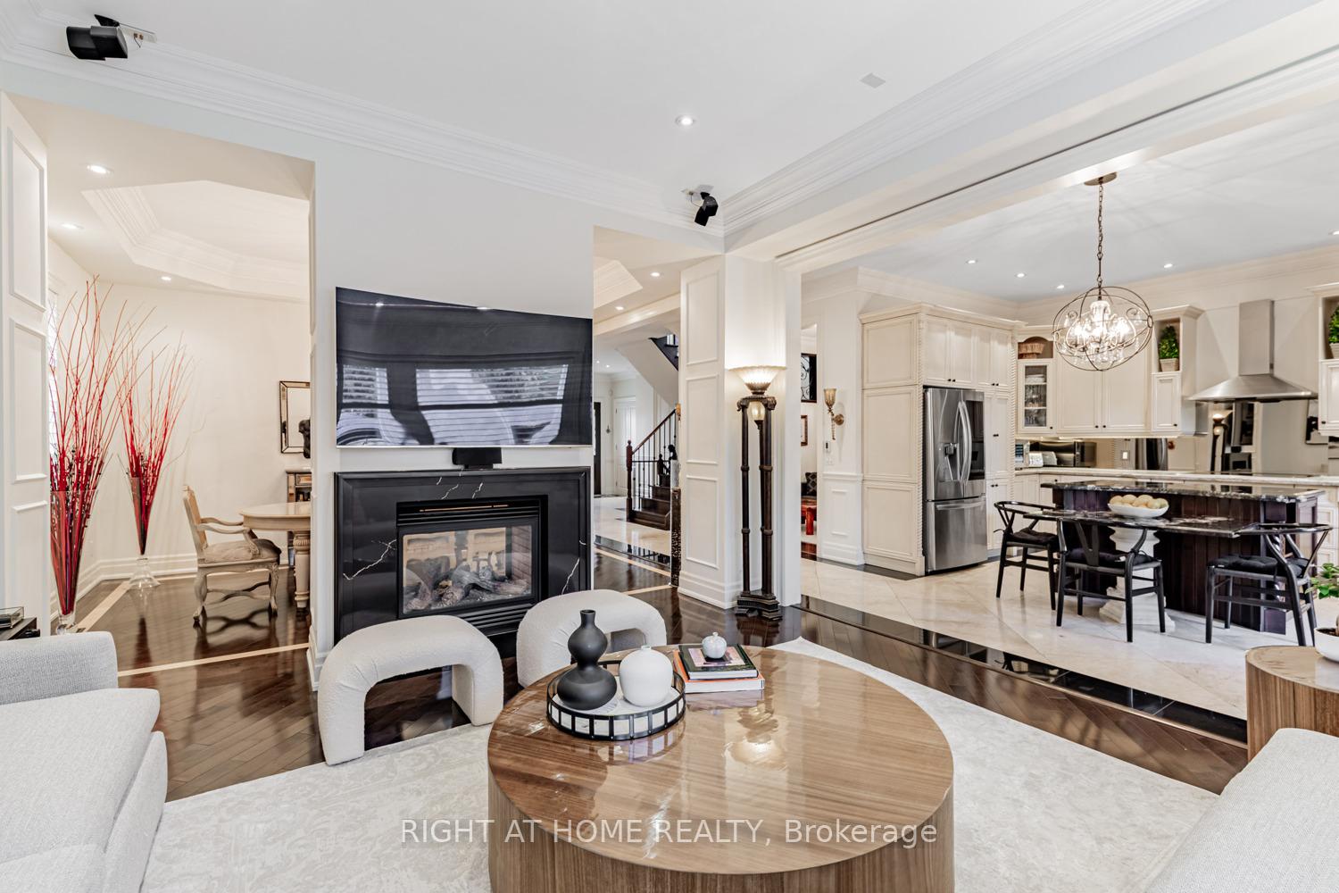 Photo 12 of 82 Rivermill Crescent, Vaughan, Patterson — HOMEH