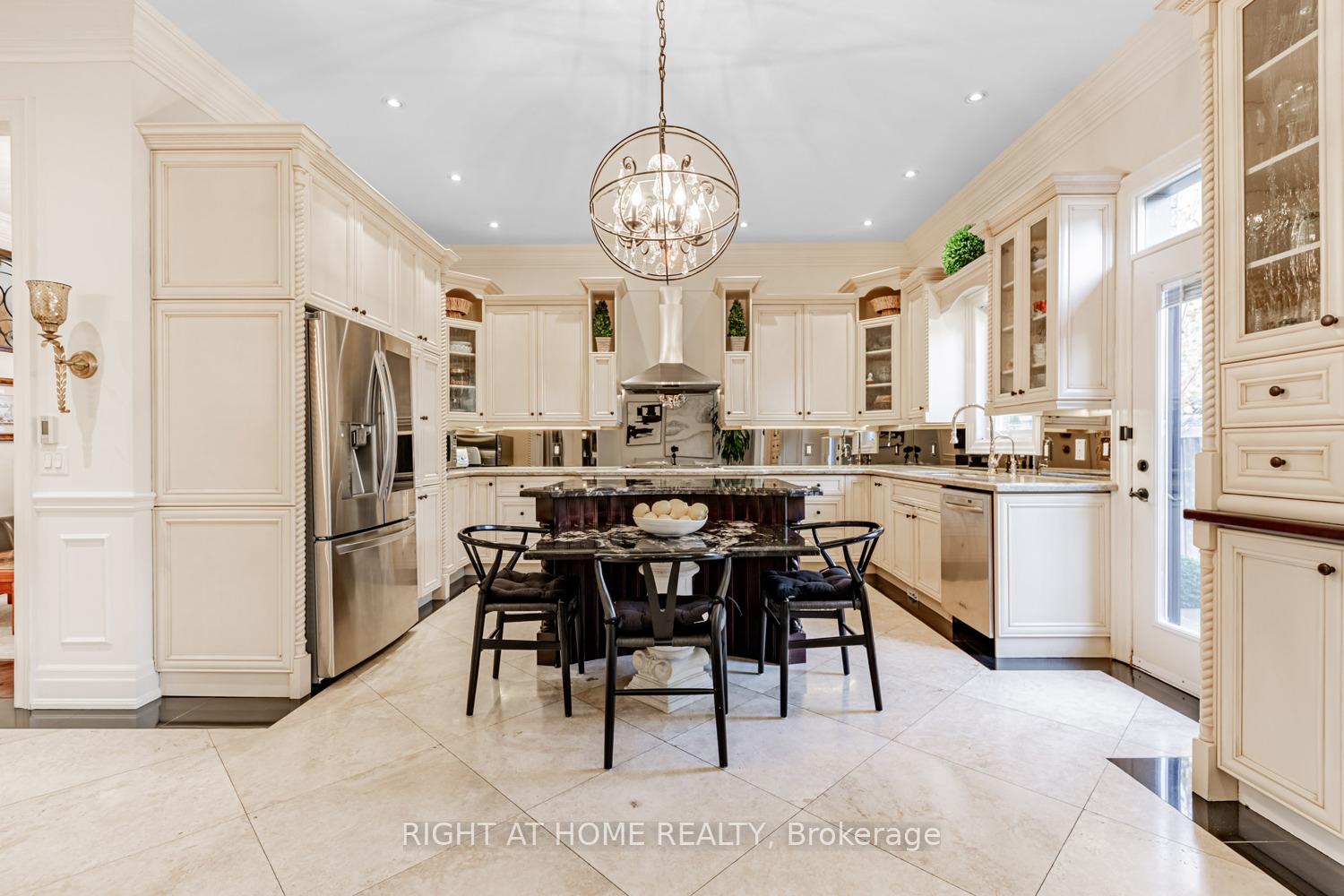 Photo 13 of 82 Rivermill Crescent, Vaughan, Patterson — HOMEH