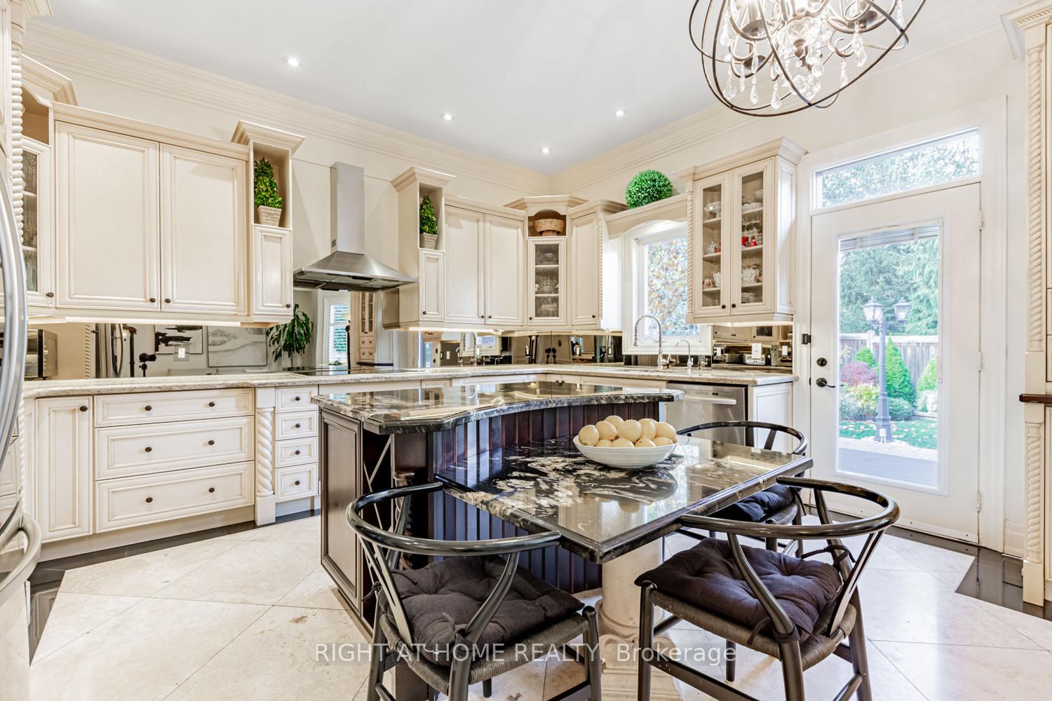 Photo 14 of 82 Rivermill Crescent, Vaughan, Patterson — HOMEH