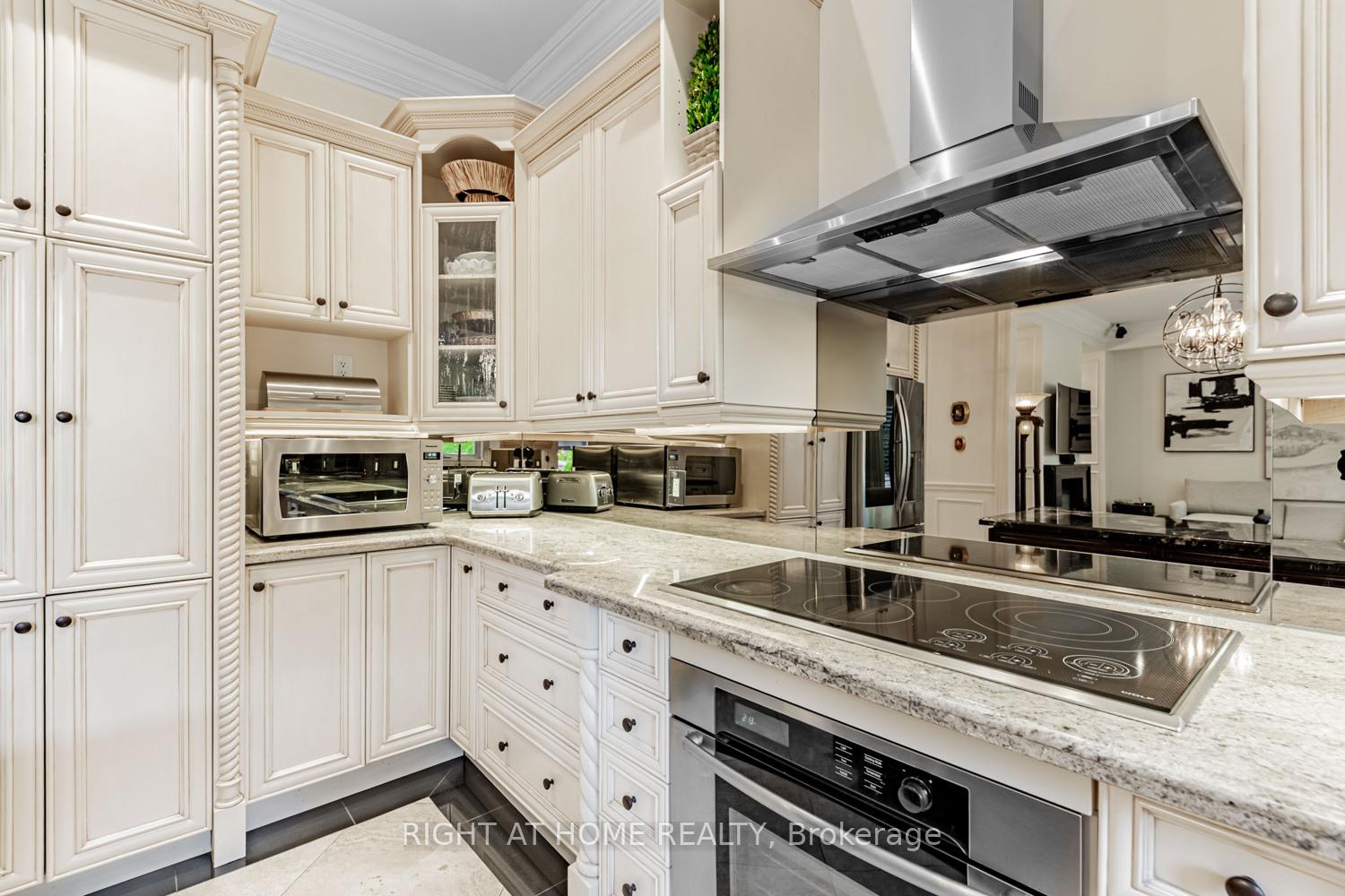 Photo 15 of 82 Rivermill Crescent, Vaughan, Patterson — HOMEH
