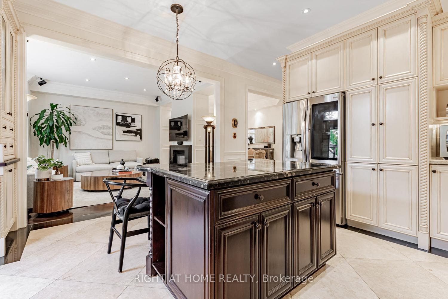 Photo 17 of 82 Rivermill Crescent, Vaughan, Patterson — HOMEH
