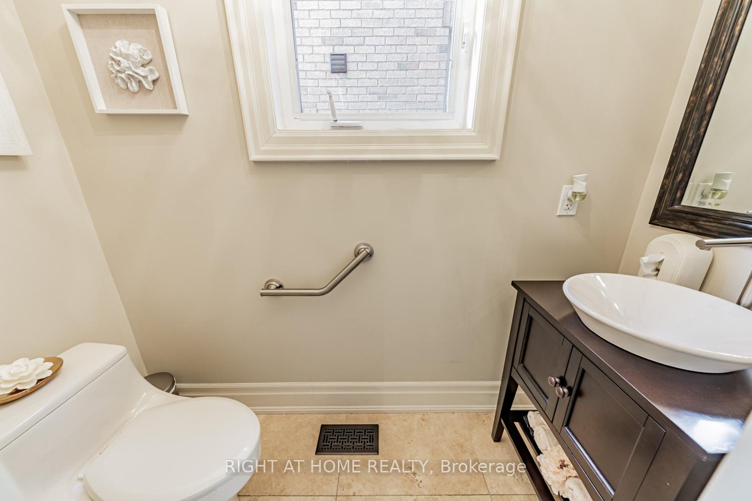 Photo 18 of 82 Rivermill Crescent, Vaughan, Patterson — HOMEH