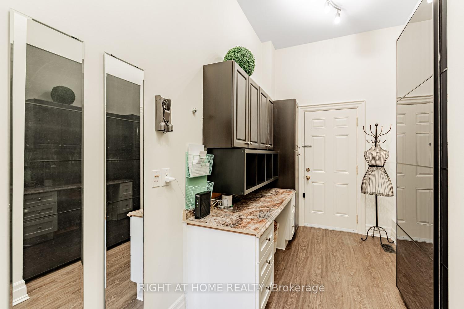 Photo 19 of 82 Rivermill Crescent, Vaughan, Patterson — HOMEH