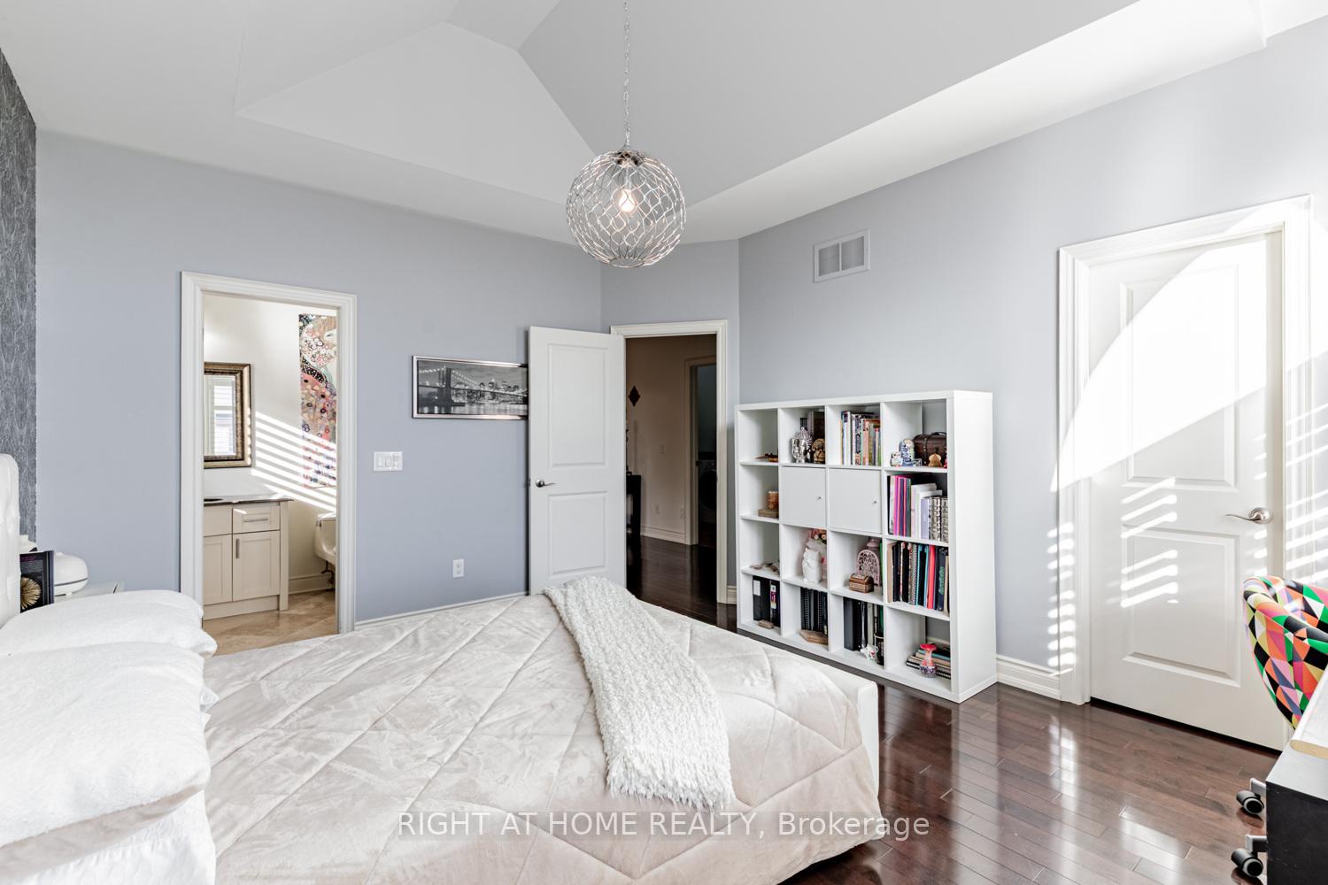 Photo 37 of 82 Rivermill Crescent, Vaughan, Patterson — HOMEH
