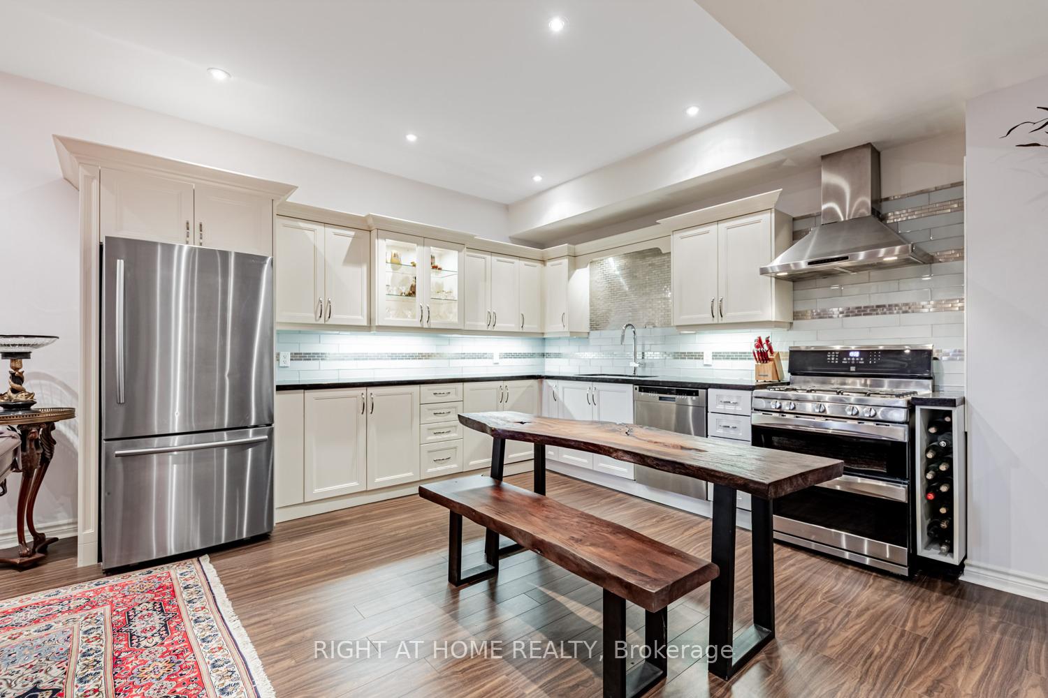 Photo 42 of 82 Rivermill Crescent, Vaughan, Patterson — HOMEH