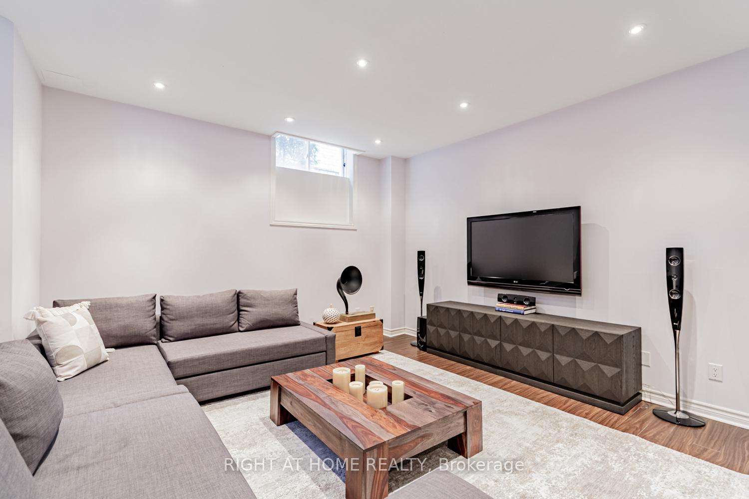 Photo 45 of 82 Rivermill Crescent, Vaughan, Patterson — HOMEH