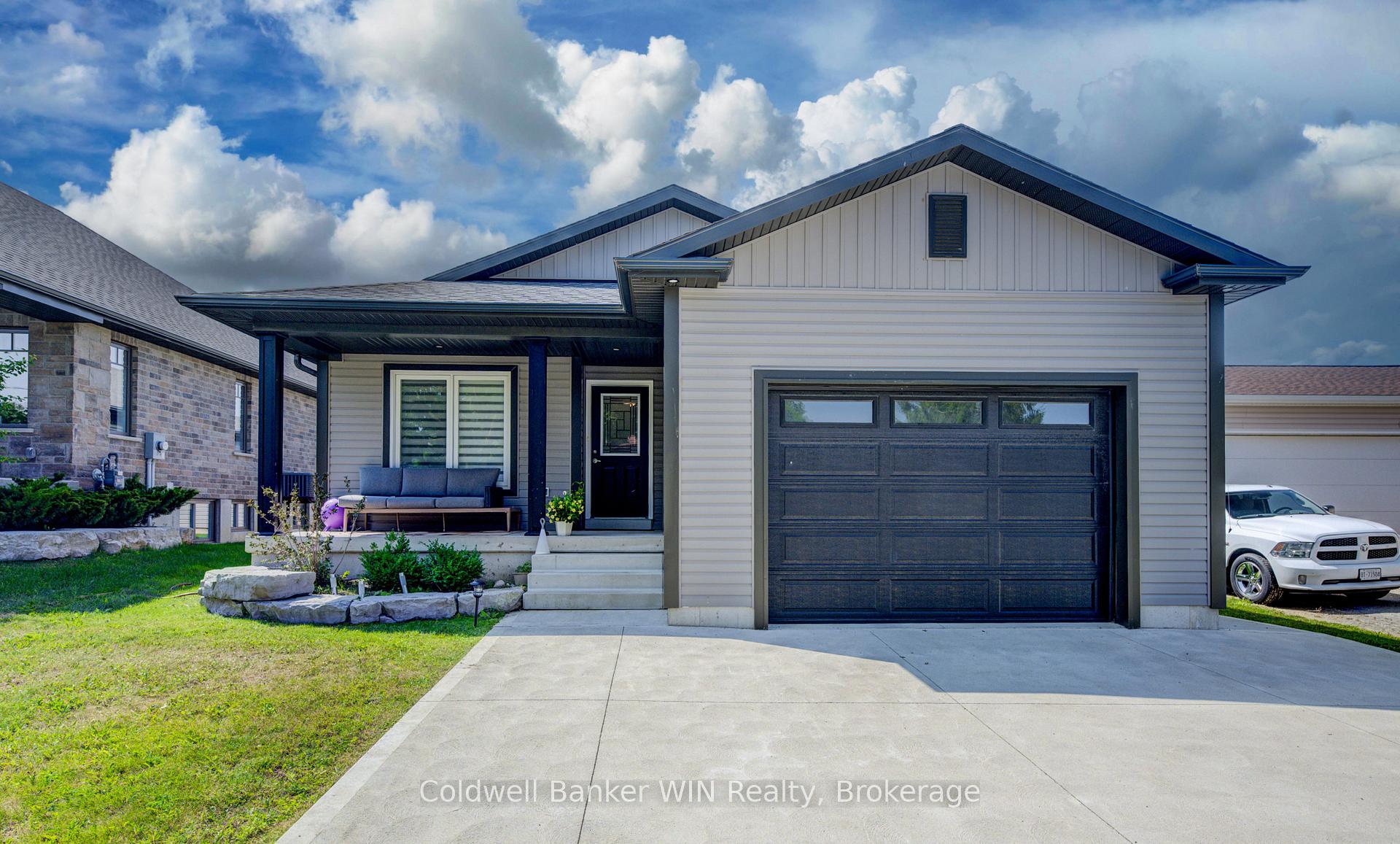 Photo 3 of 780 Waterloo Street, Wellington North, Mount Forest — HOMEH