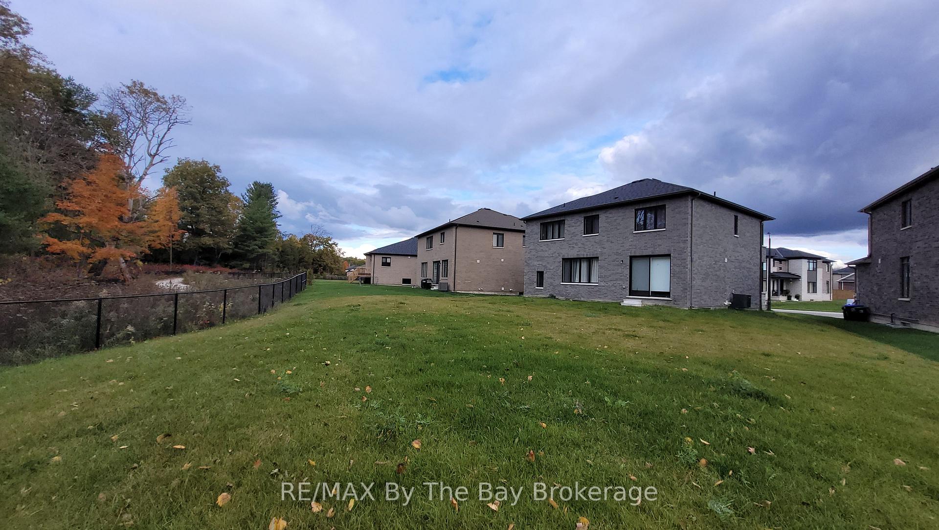 Photo 2 of 172 Rosanne Circle, Wasaga Beach — HOMEH