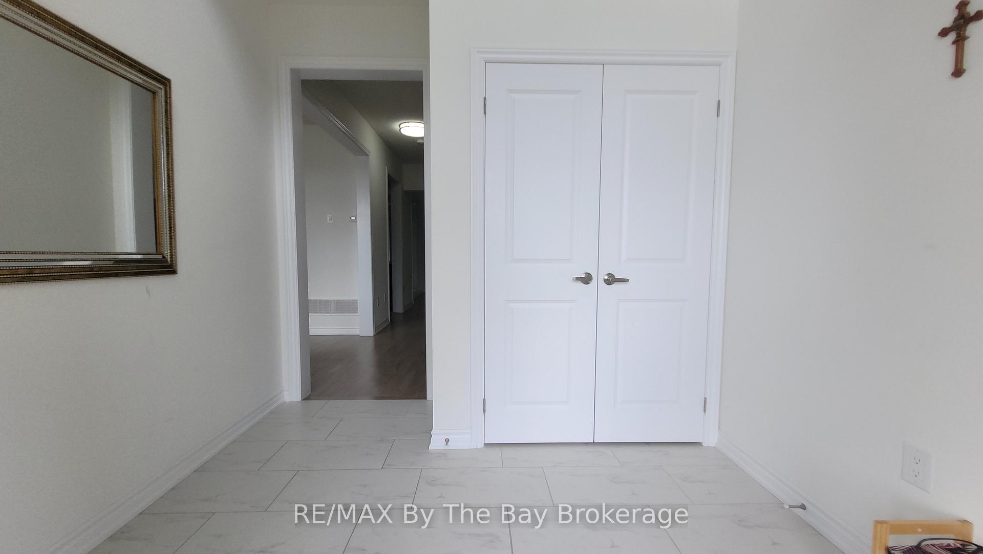 Photo 4 of 172 Rosanne Circle, Wasaga Beach — HOMEH