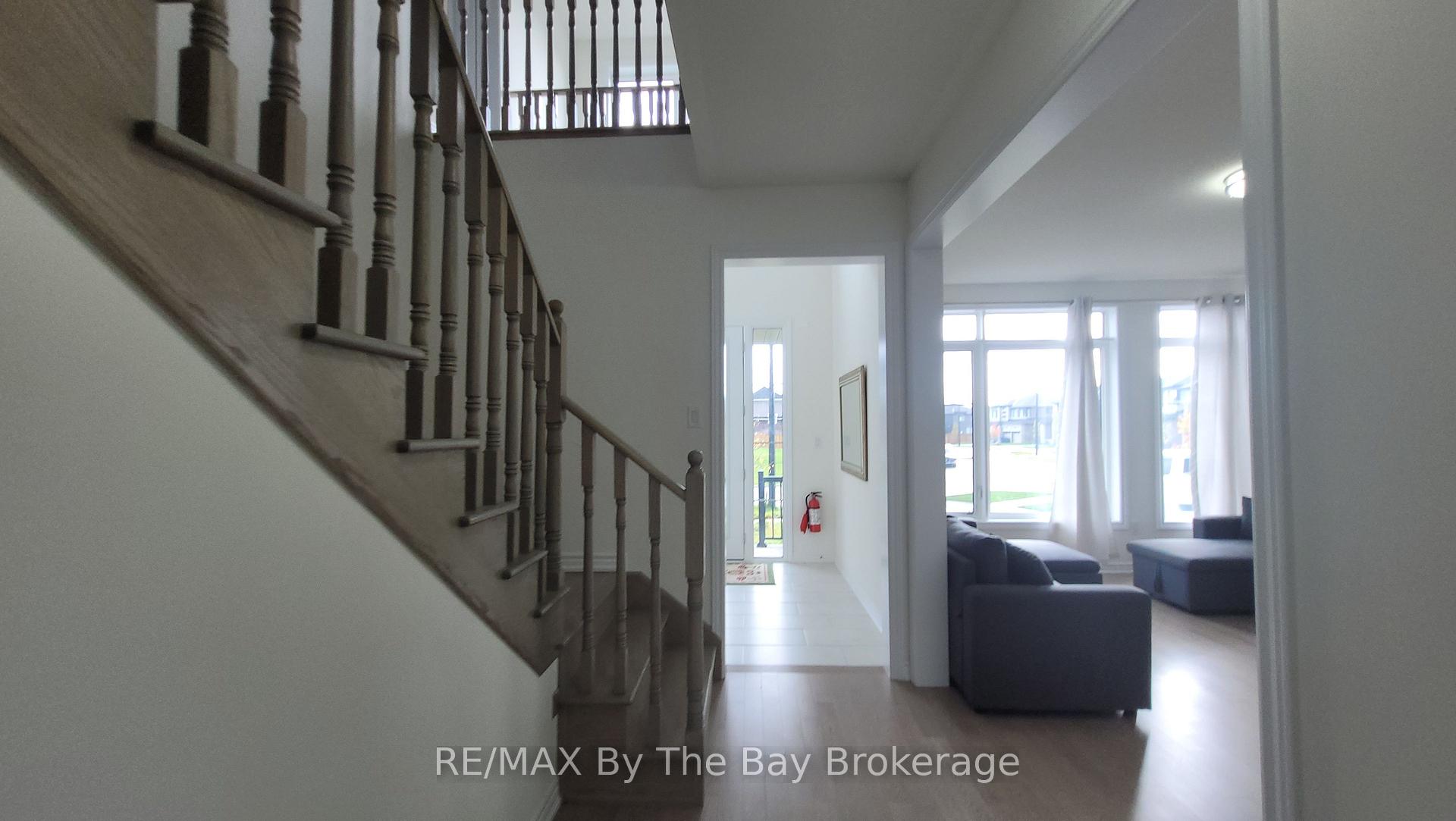 Photo 5 of 172 Rosanne Circle, Wasaga Beach — HOMEH