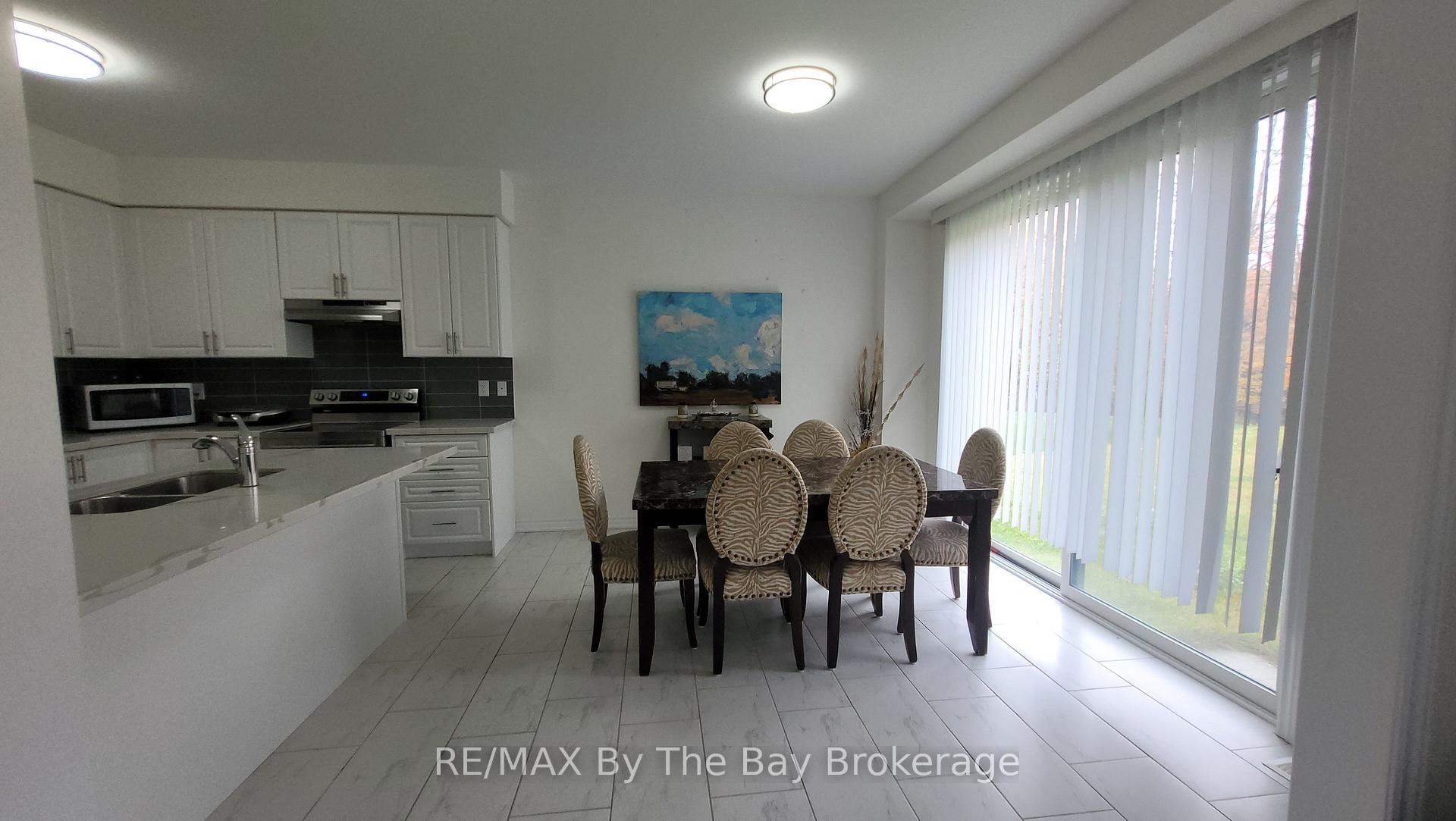 Photo 8 of 172 Rosanne Circle, Wasaga Beach — HOMEH