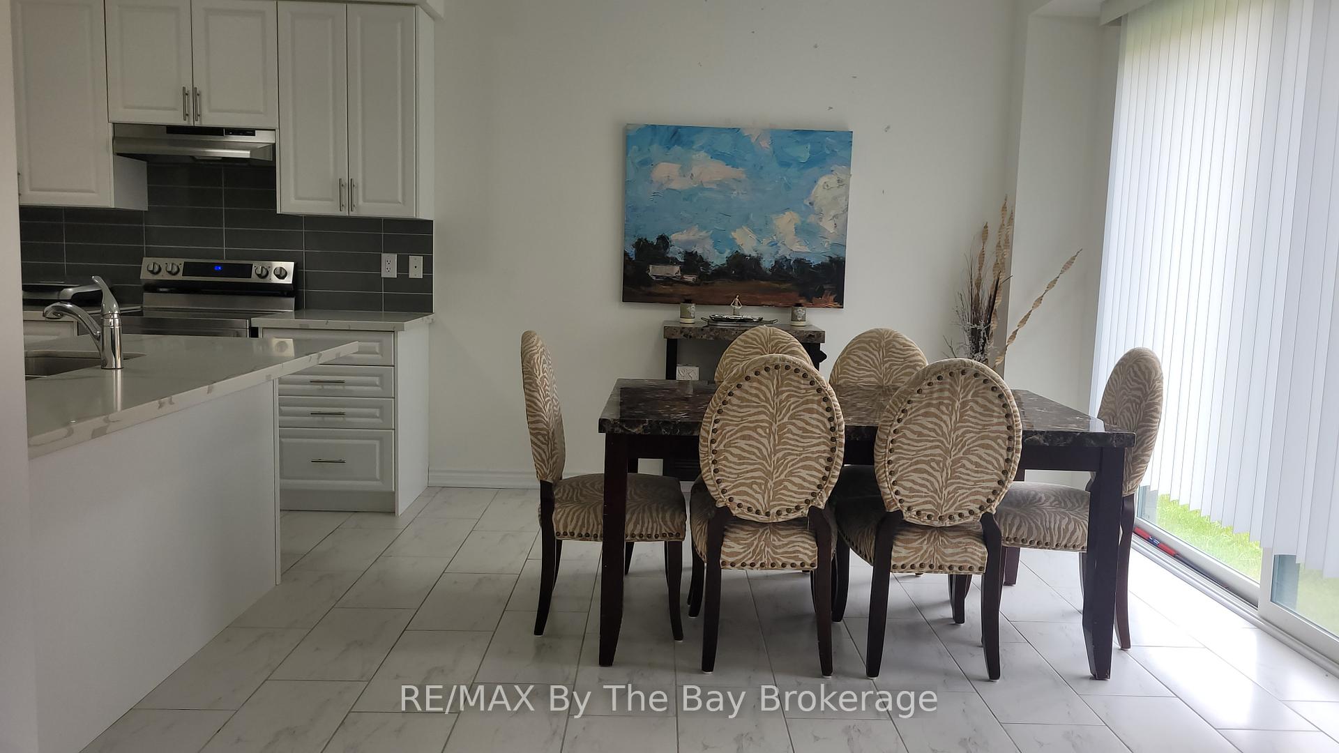 Photo 9 of 172 Rosanne Circle, Wasaga Beach — HOMEH