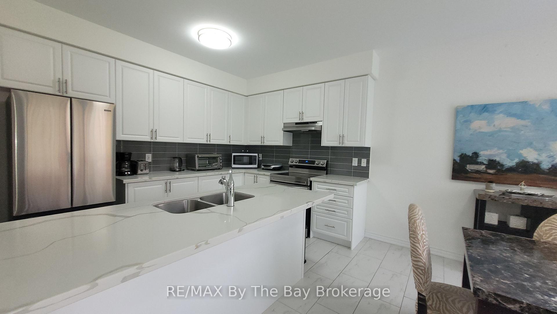 Photo 10 of 172 Rosanne Circle, Wasaga Beach — HOMEH