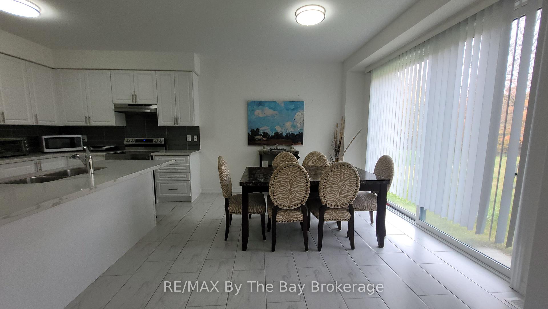 Photo 11 of 172 Rosanne Circle, Wasaga Beach — HOMEH