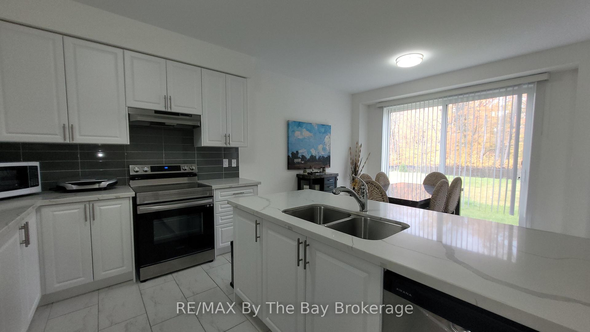 Photo 12 of 172 Rosanne Circle, Wasaga Beach — HOMEH
