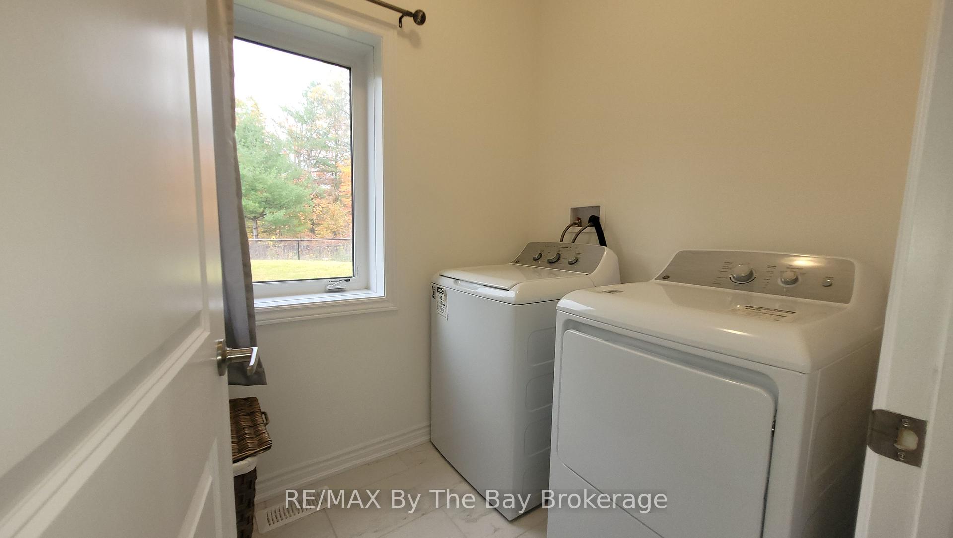 Photo 13 of 172 Rosanne Circle, Wasaga Beach — HOMEH