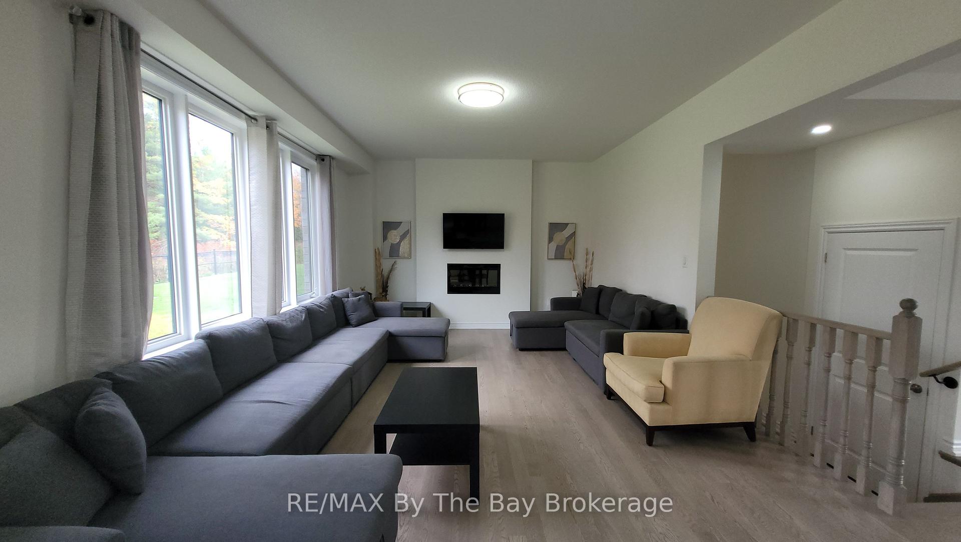 Photo 14 of 172 Rosanne Circle, Wasaga Beach — HOMEH
