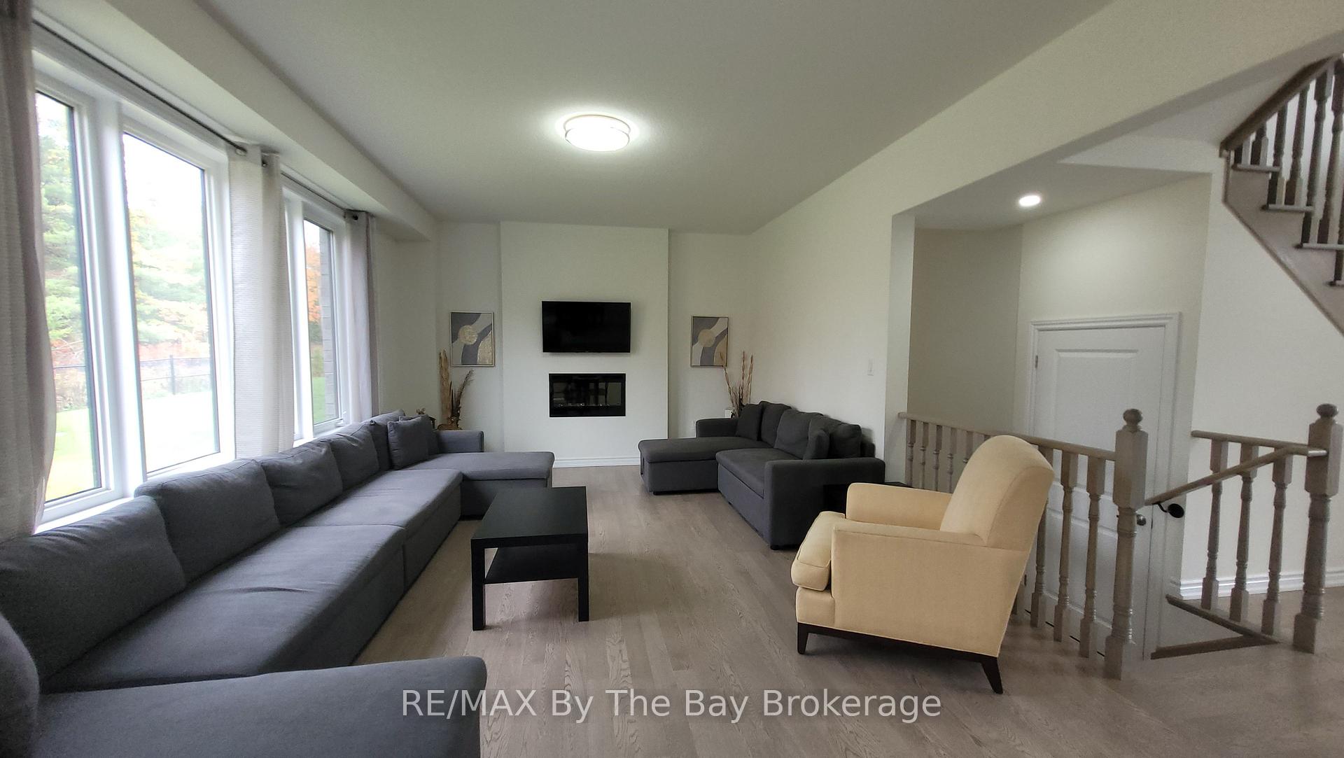 Photo 16 of 172 Rosanne Circle, Wasaga Beach — HOMEH