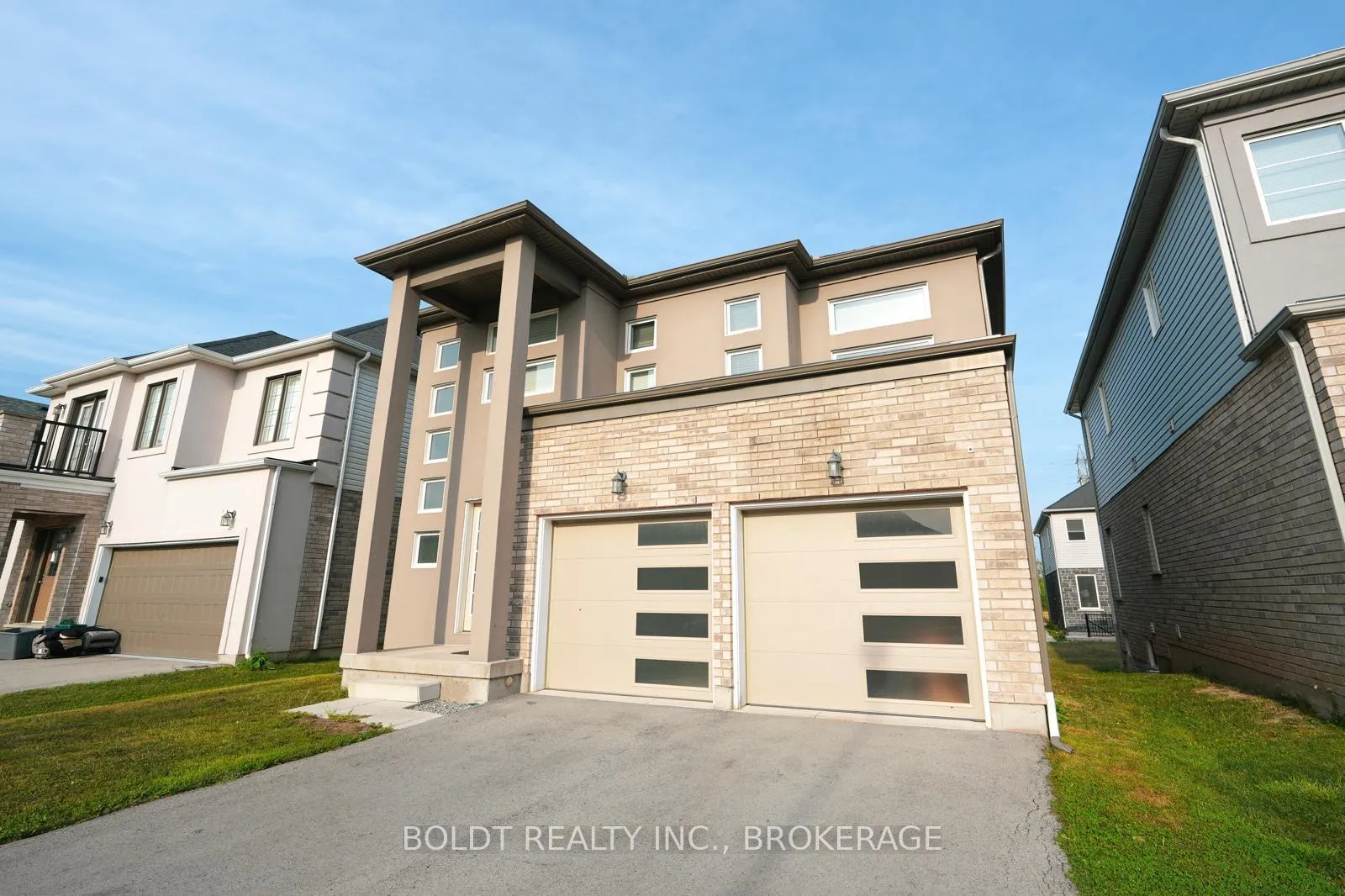 Photo 2 of 244 Bethune Avenue, Welland, Lincoln/Crowland — HOMEH