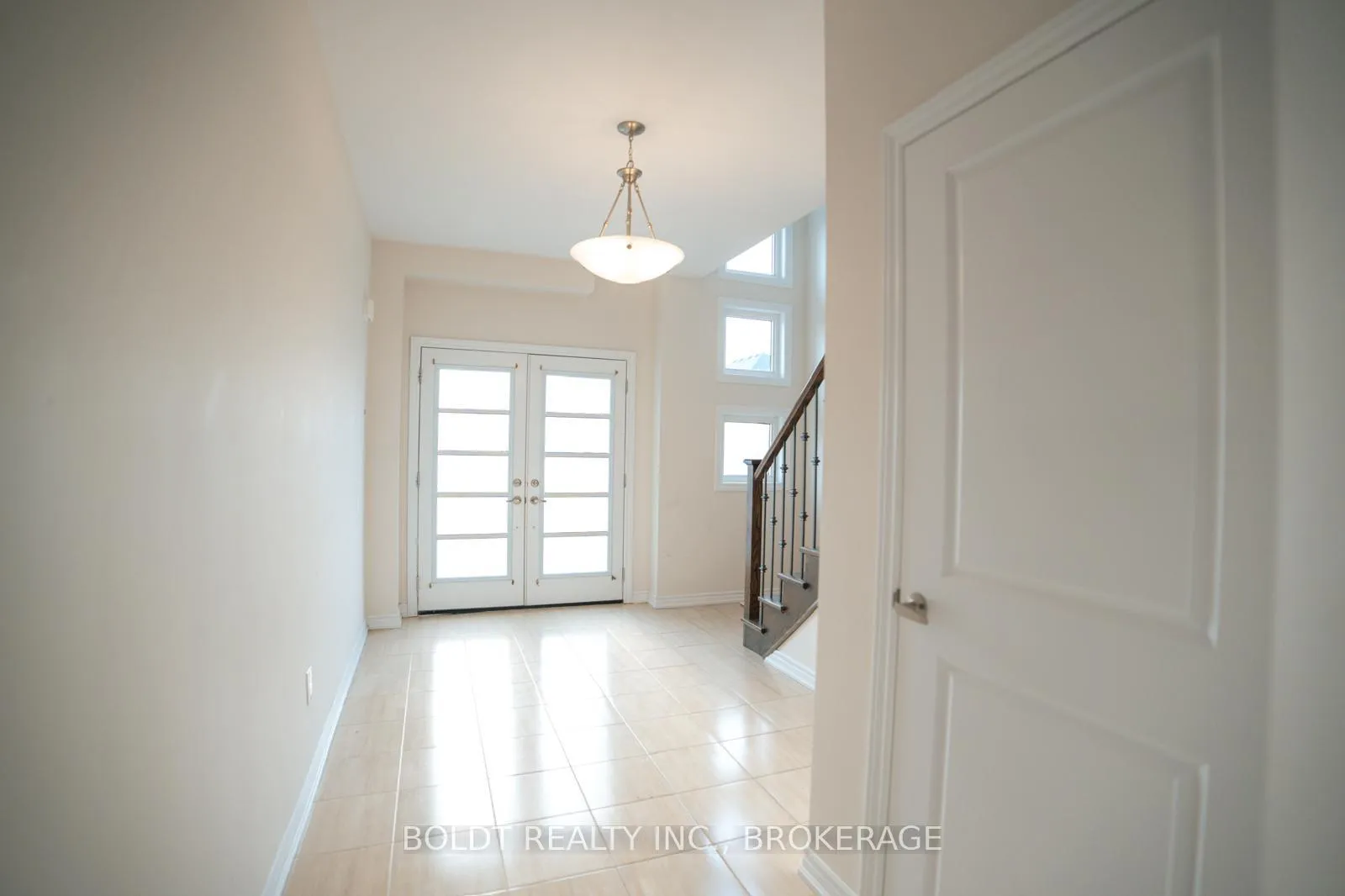 Photo 3 of 244 Bethune Avenue, Welland, Lincoln/Crowland — HOMEH