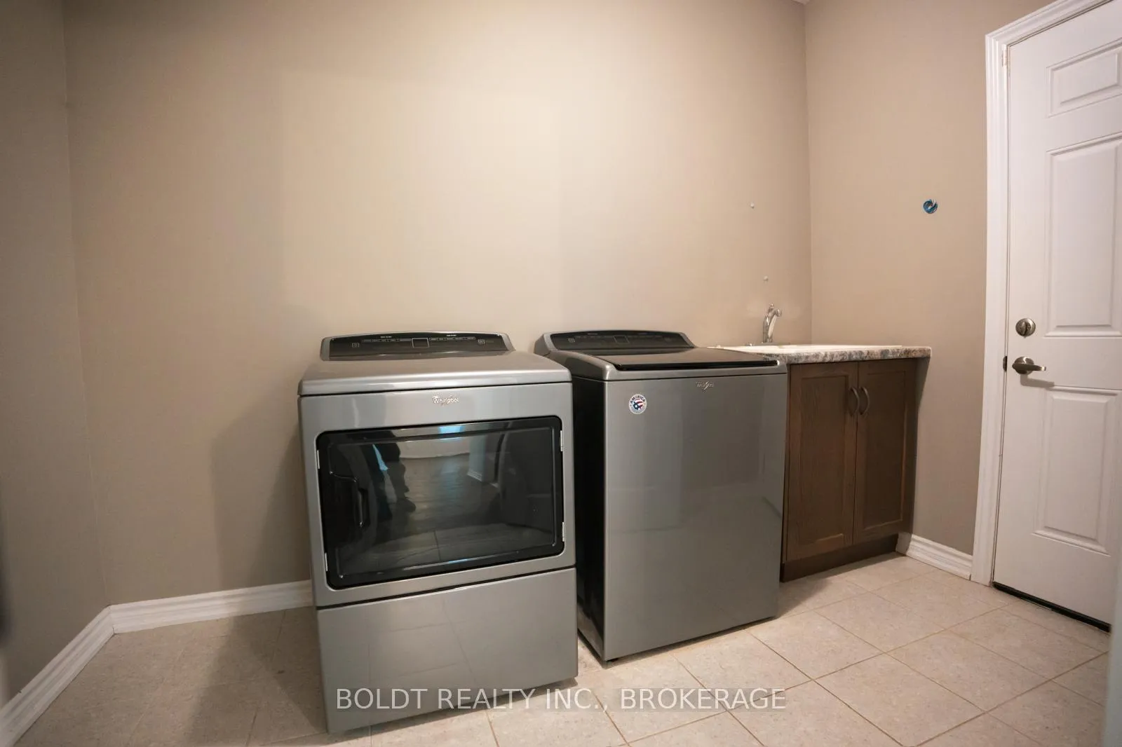 Photo 10 of 244 Bethune Avenue, Welland, Lincoln/Crowland — HOMEH