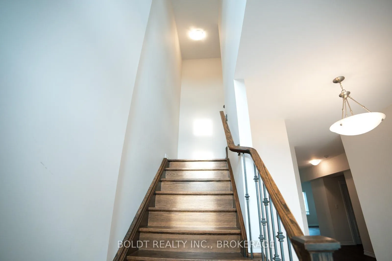 Photo 11 of 244 Bethune Avenue, Welland, Lincoln/Crowland — HOMEH
