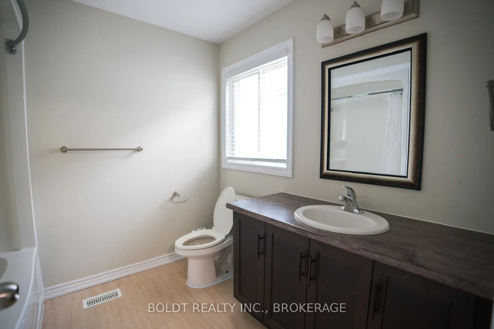 Photo 17 of 244 Bethune Avenue, Welland, Lincoln/Crowland — HOMEH