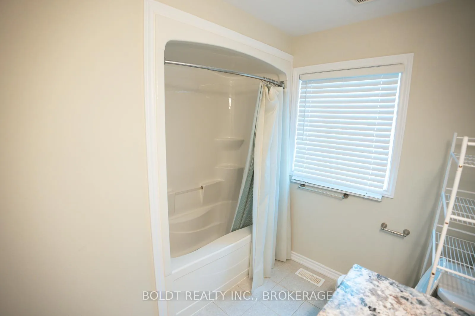 Photo 22 of 244 Bethune Avenue, Welland, Lincoln/Crowland — HOMEH