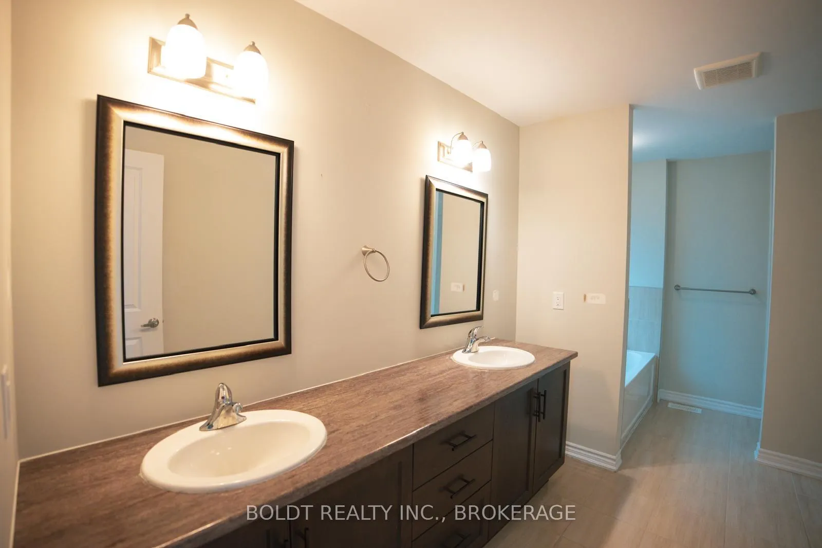 Photo 26 of 244 Bethune Avenue, Welland, Lincoln/Crowland — HOMEH
