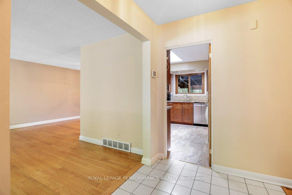 Photo 3 of 1388 Wesmar Drive, Ottawa, Alta Vista — HOMEH