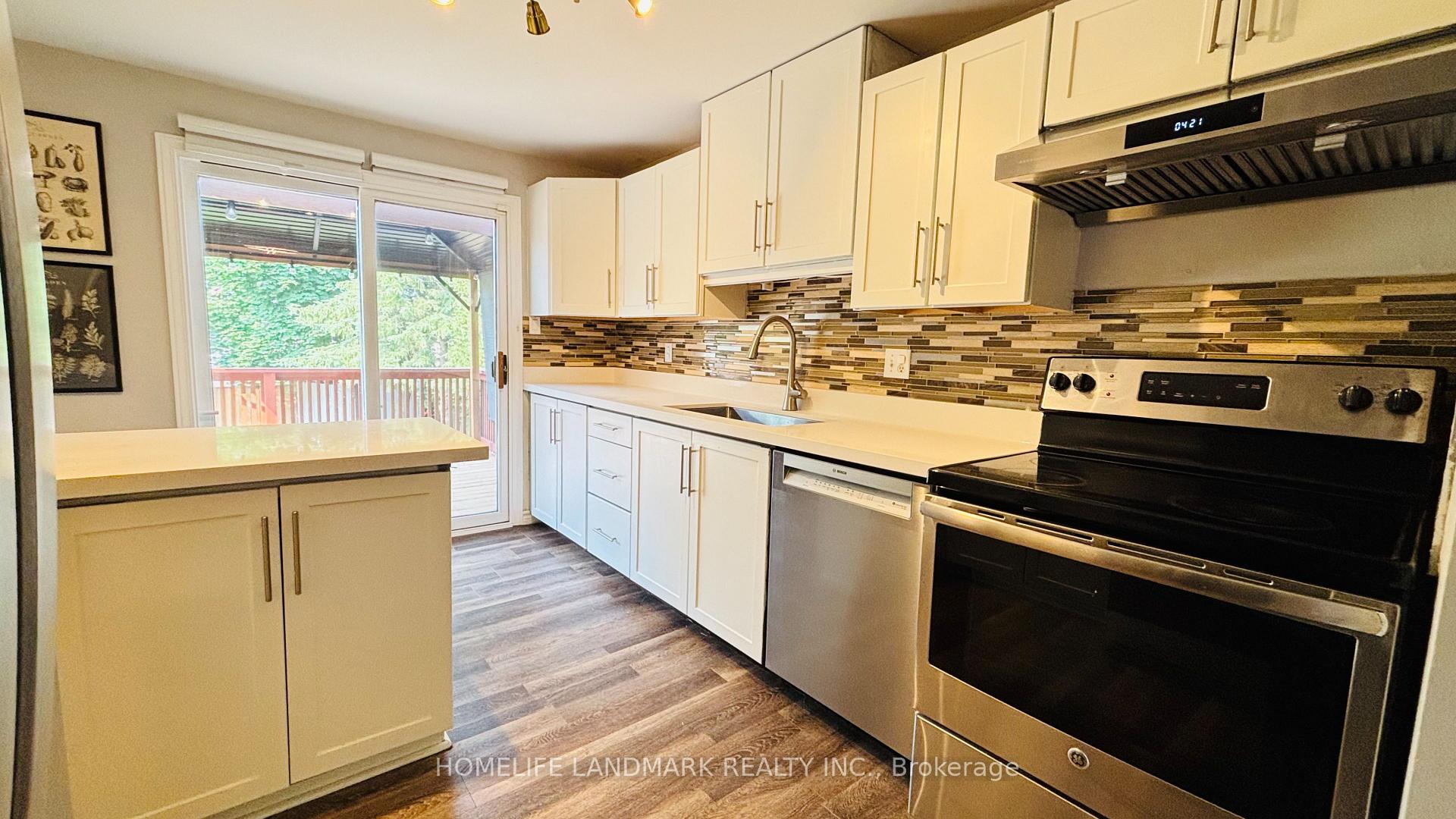 Photo 4 of 494 Old Orchard Place, Waterloo, Westvale — HOMEH